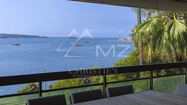 Magnificent contemporary apartment with a magical sea view — photo 4