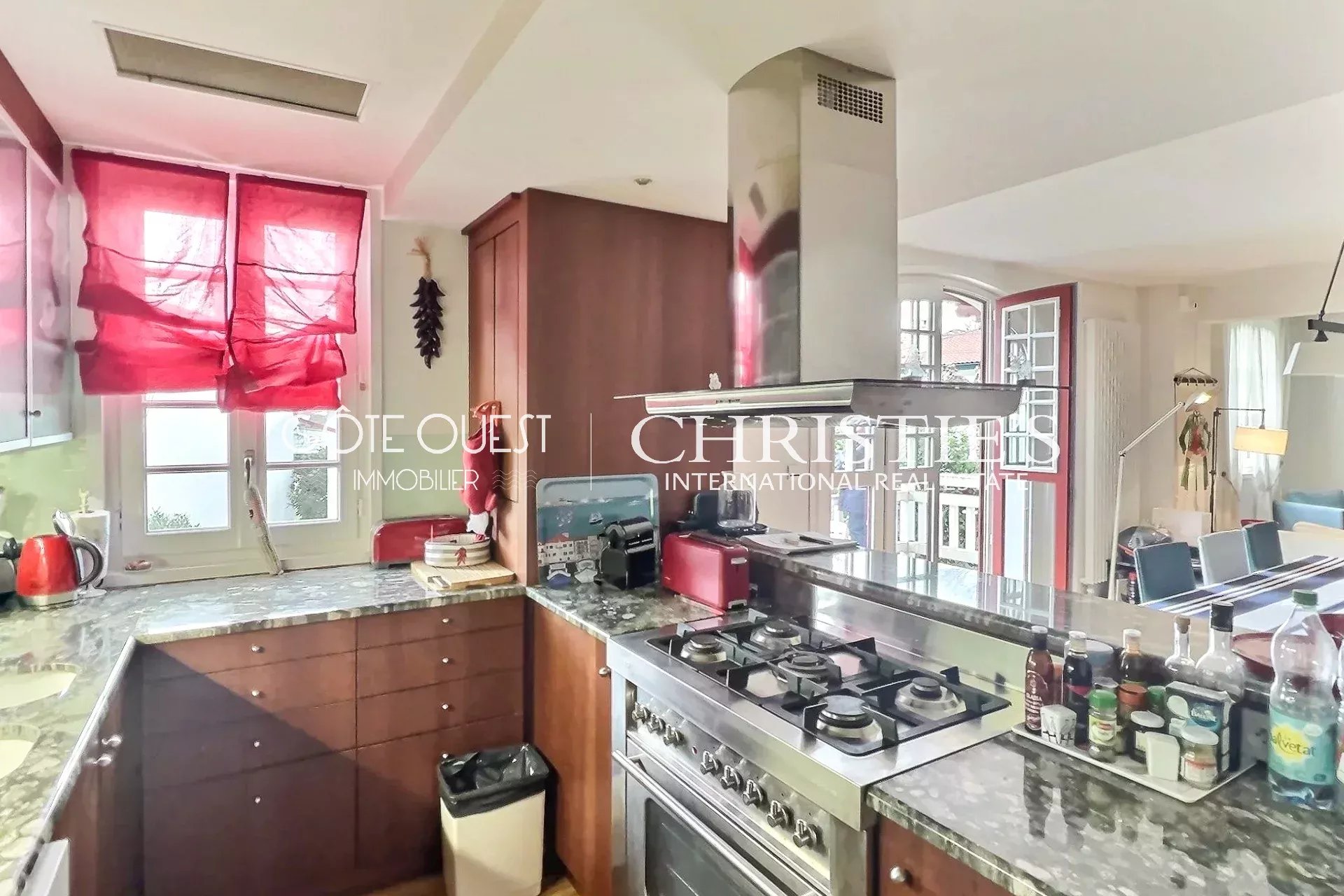 5 Bedroom Villa/Townhouse's Image 4
