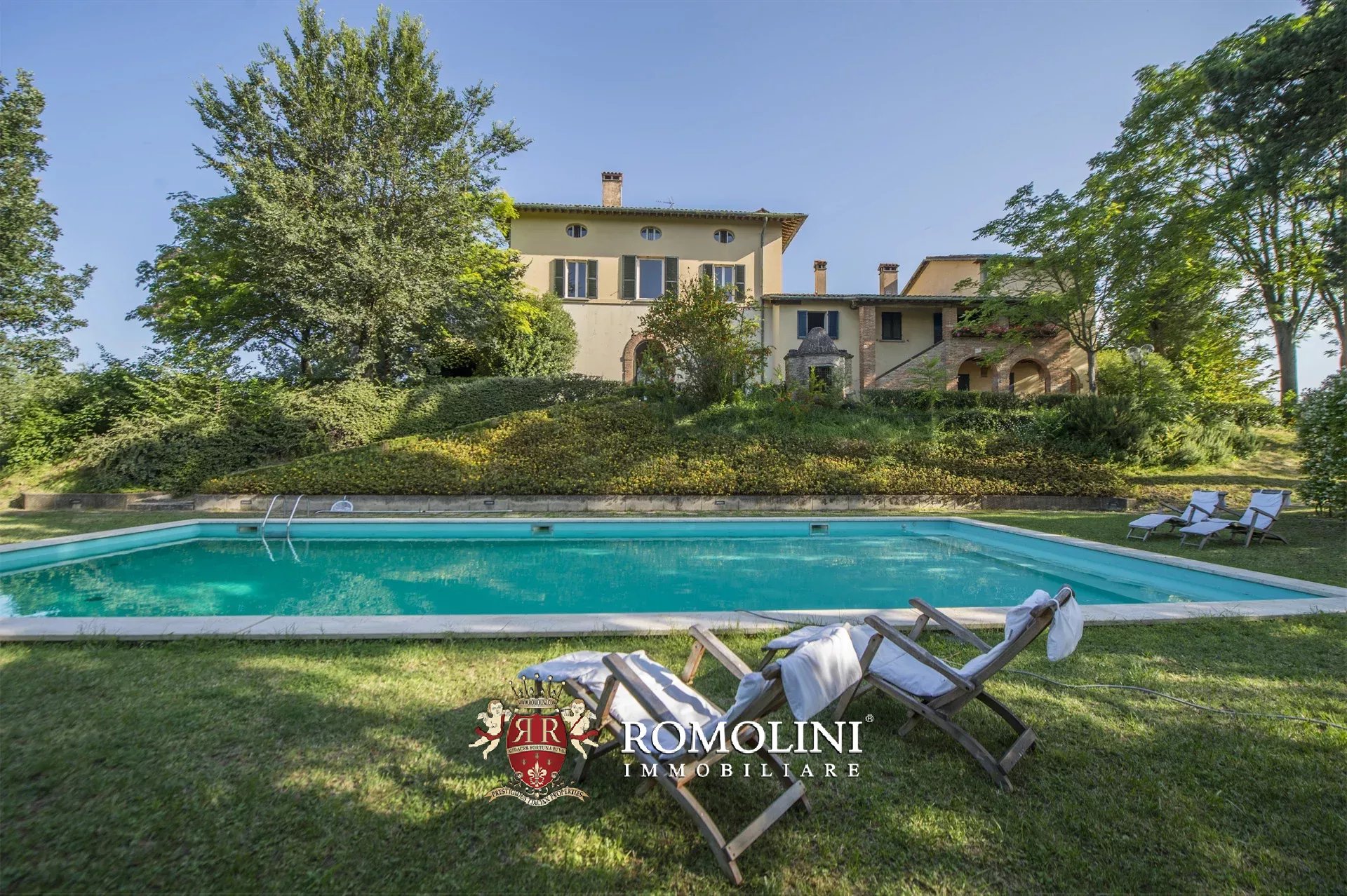 10 Bedroom Villa/Townhouse's Image 16