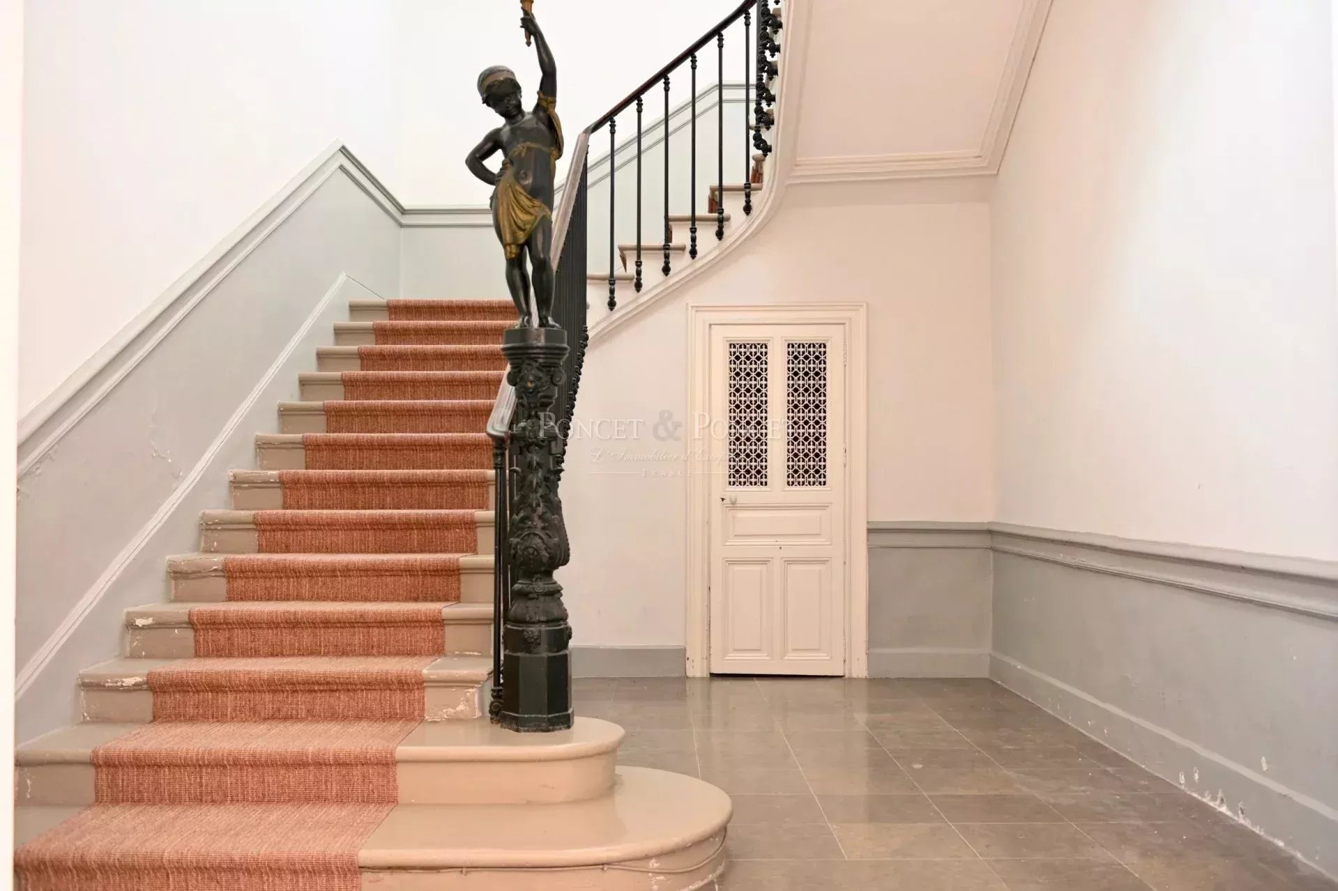 9 Bedroom Villa/Townhouse's Image 17