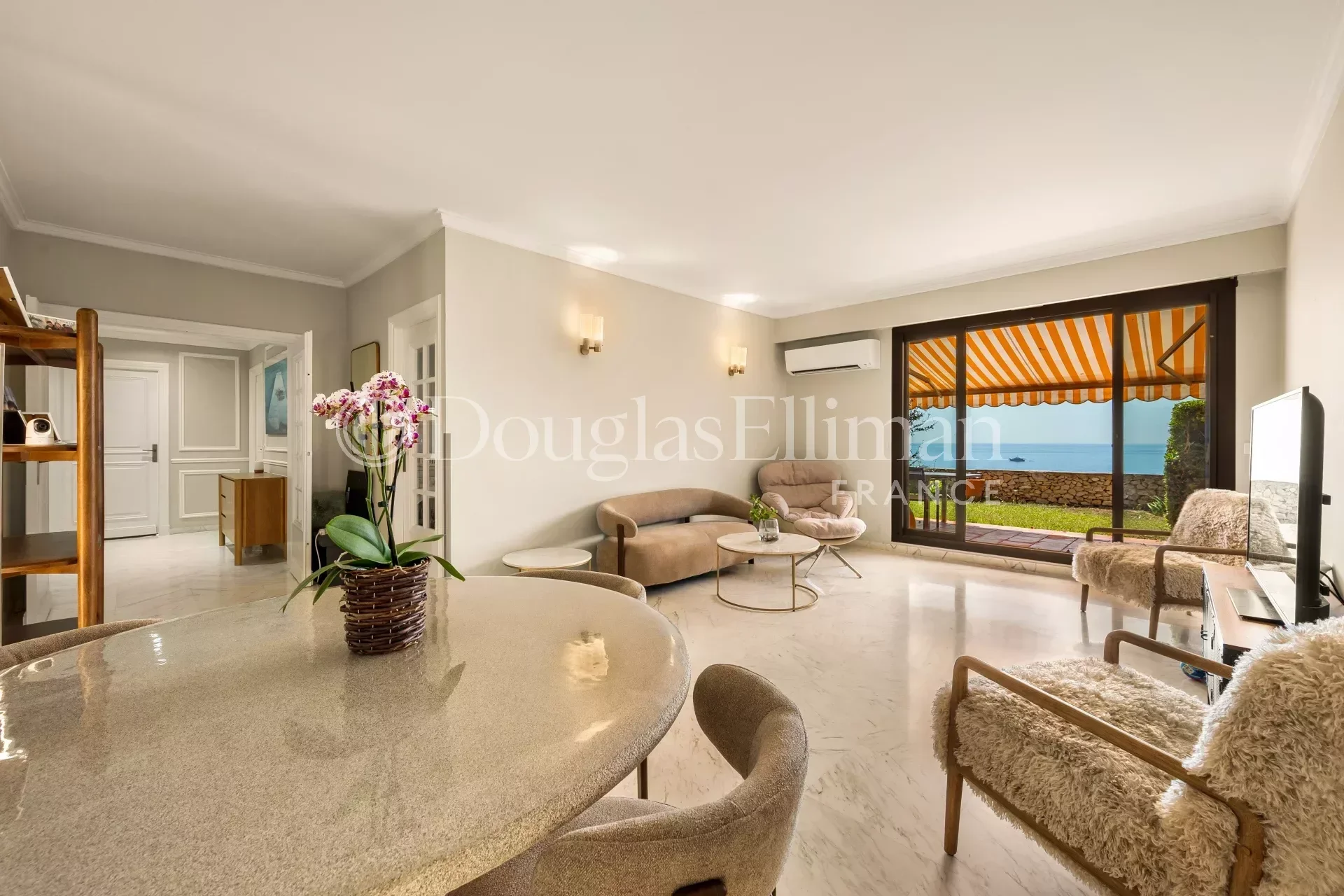 Roquebrune Cap Martin – Apartment in a private domaine - Picture n°2
