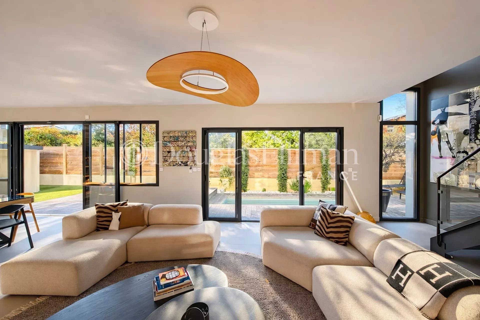 BORDEAUX – BOUSCAT – Belle maison contemporaine – 6 Chambres – Piscine et Garage - Image nᵒ2