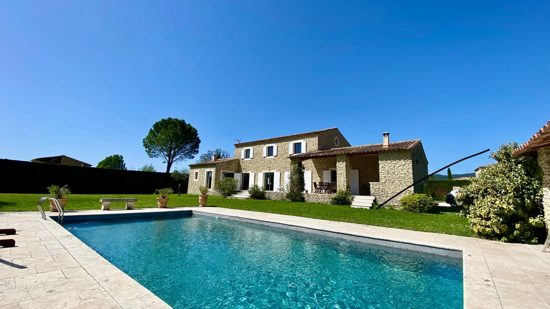 Magnificent dry stone property in the Luberon