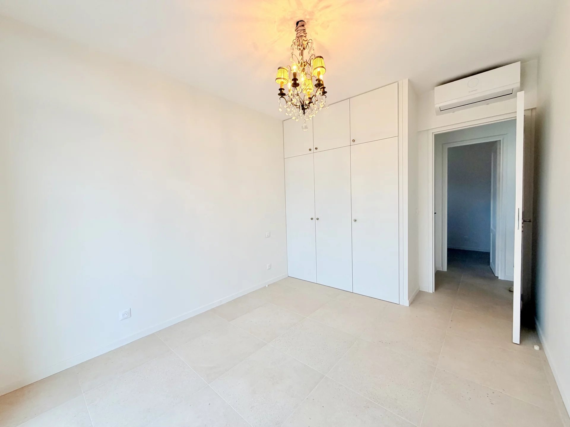 🏡 NICE BON VOYAGE – Fully Renovated Detached House of Approx. 102 sqm with Two Apartments, Terraces, Garden and Small Garage in a Private Estate