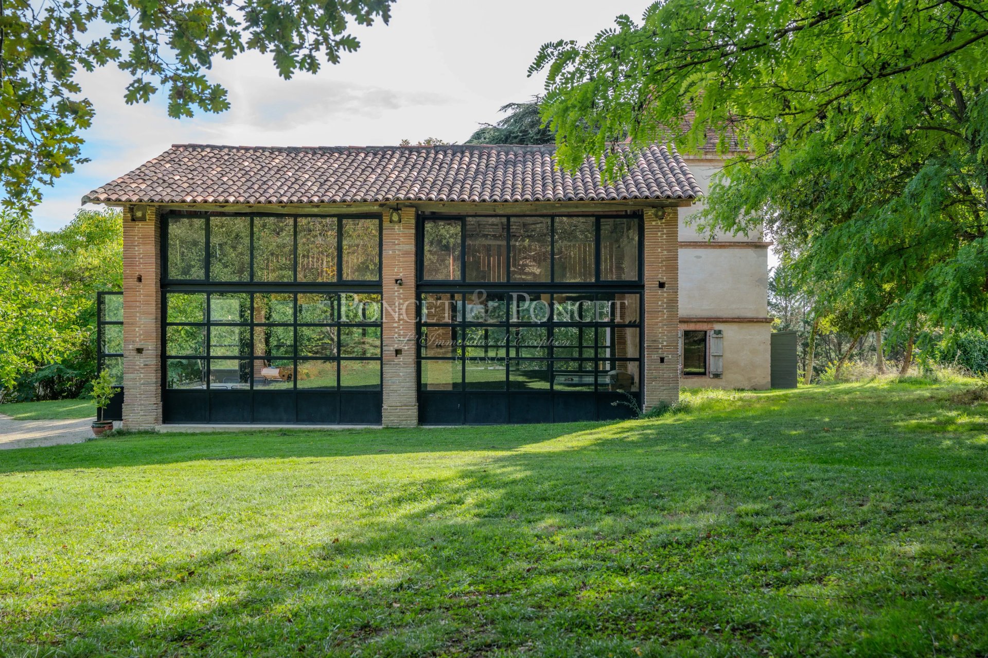 18 Bedroom Villa/Townhouse's Image 9
