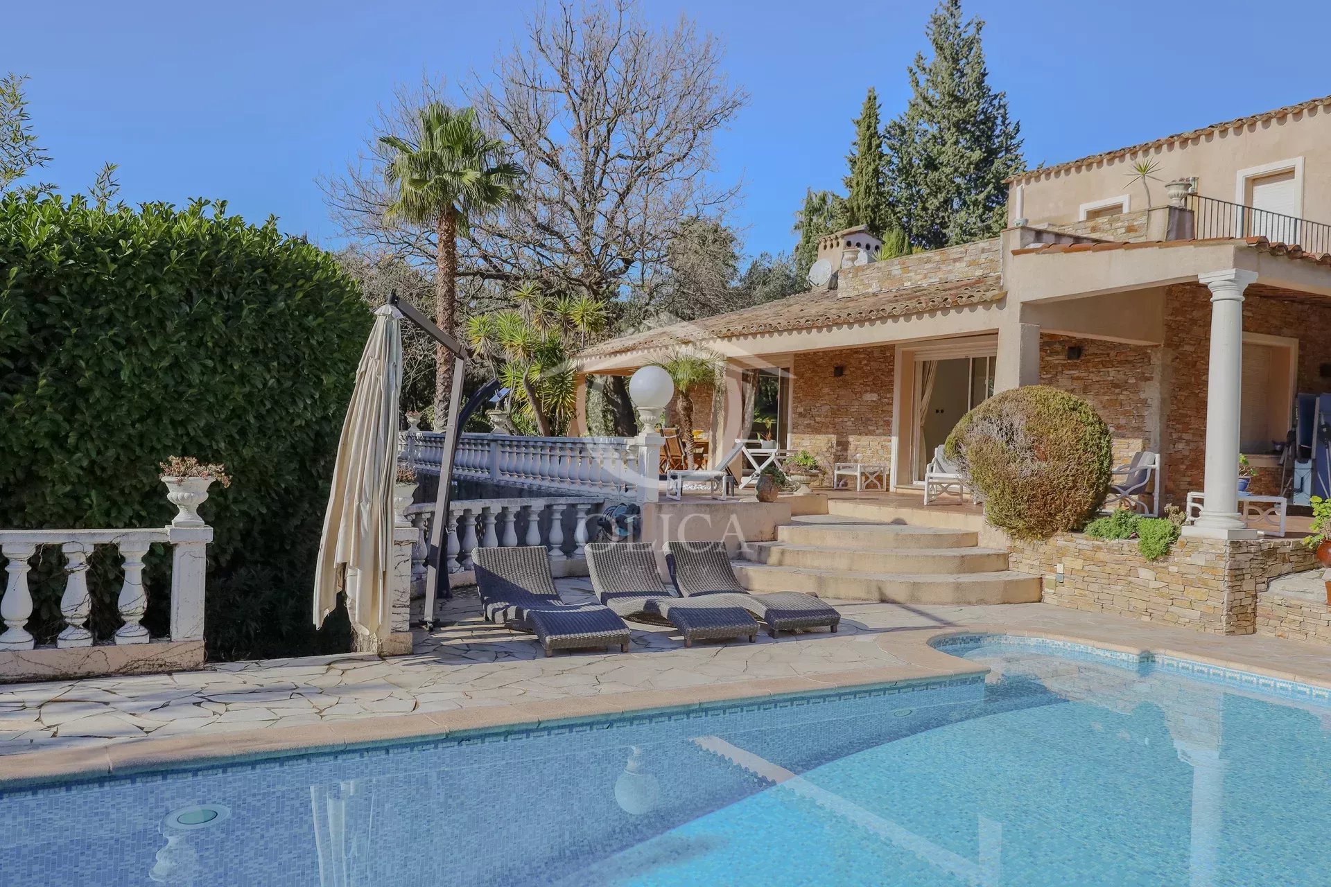 Agence immobilière de 