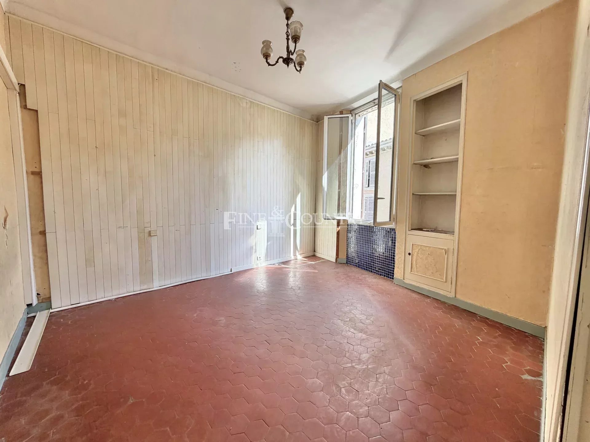 Photo of Building for sale in Le Cannet, to renovate