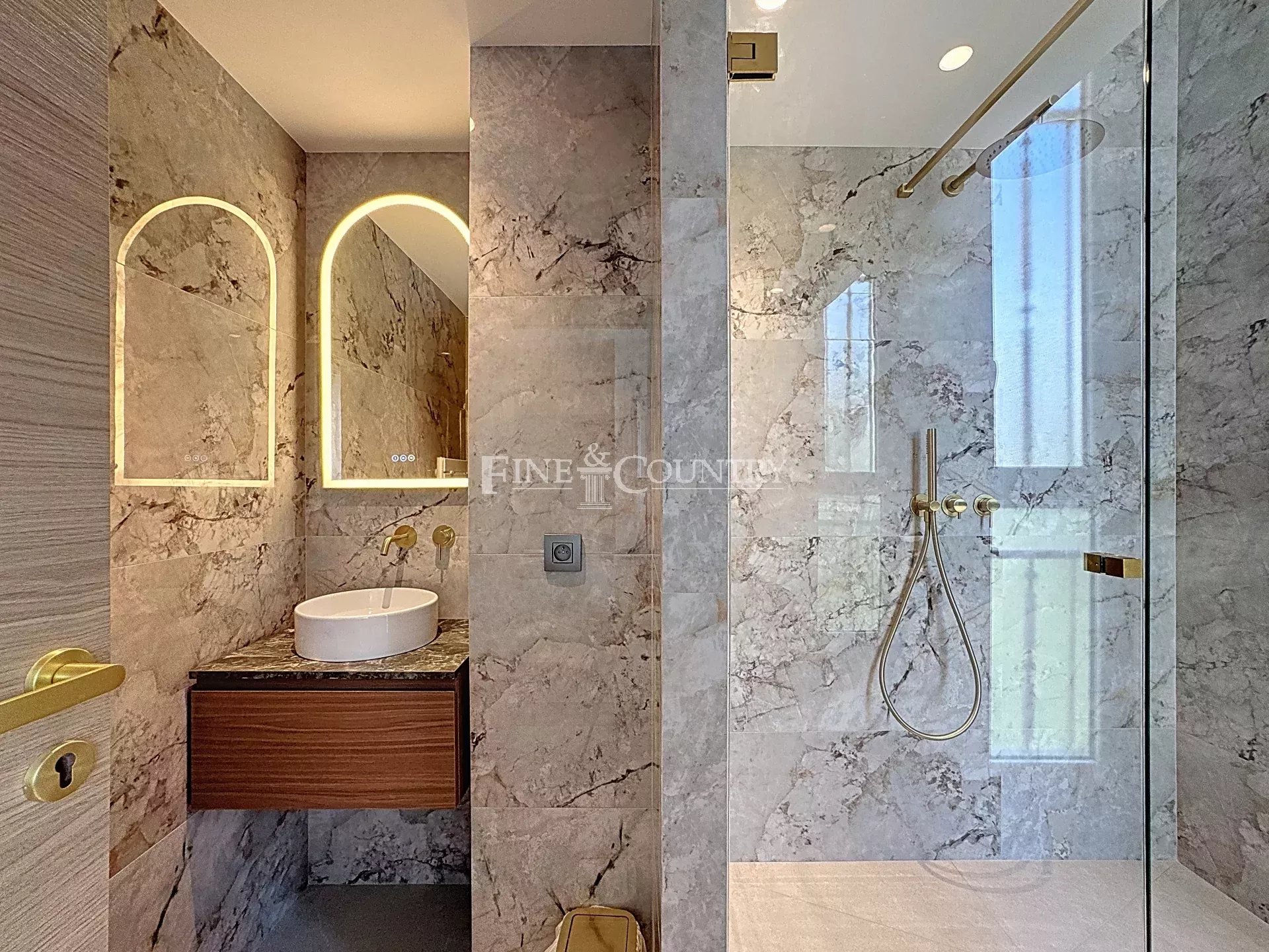 Photo of 3 BEDROOM APPARTEMENT FOR SALE CANNES PALM BEACH