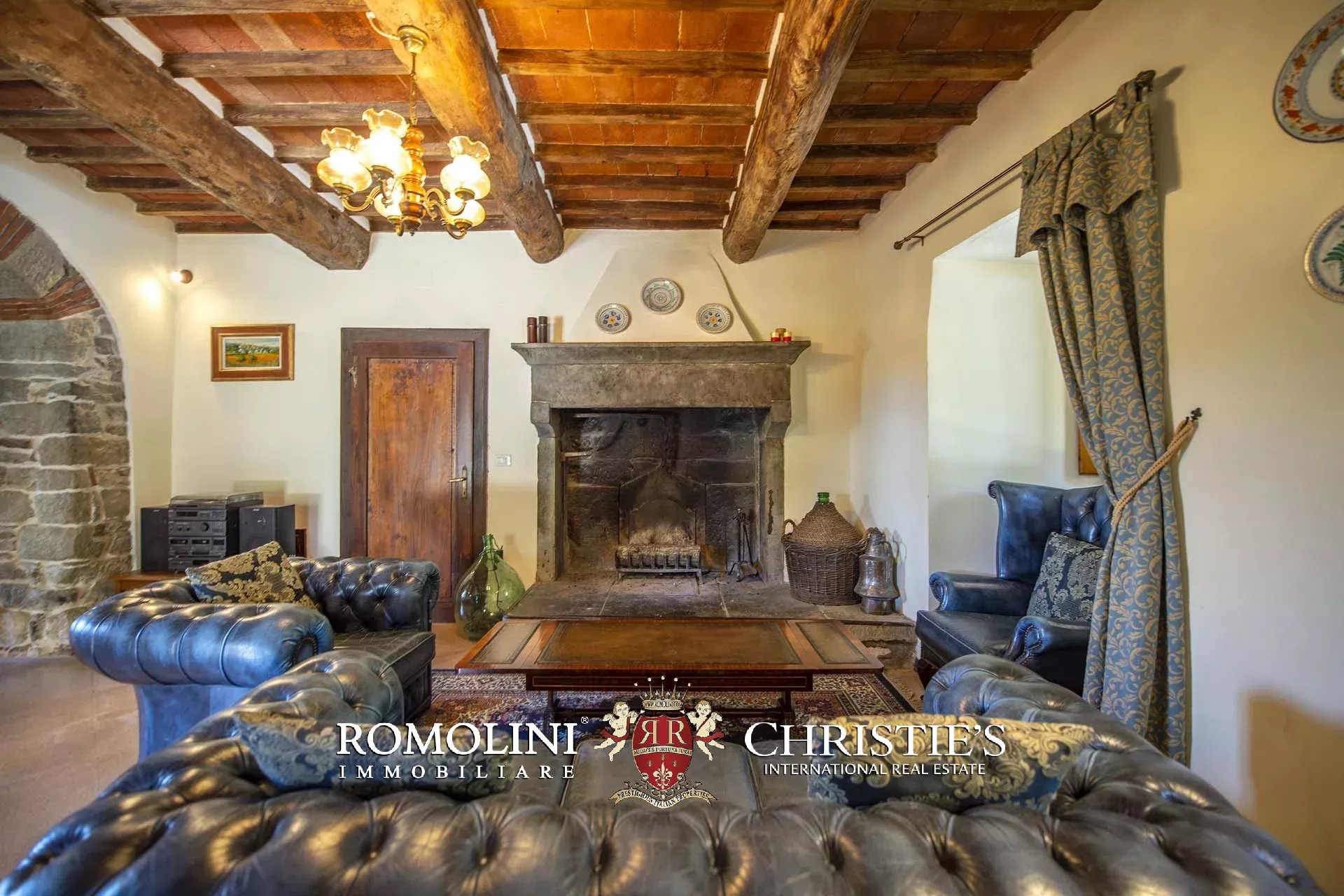 MANOR HOUSE FOR SALE IN CAPRESE MICHELANGELO, TUSCANY