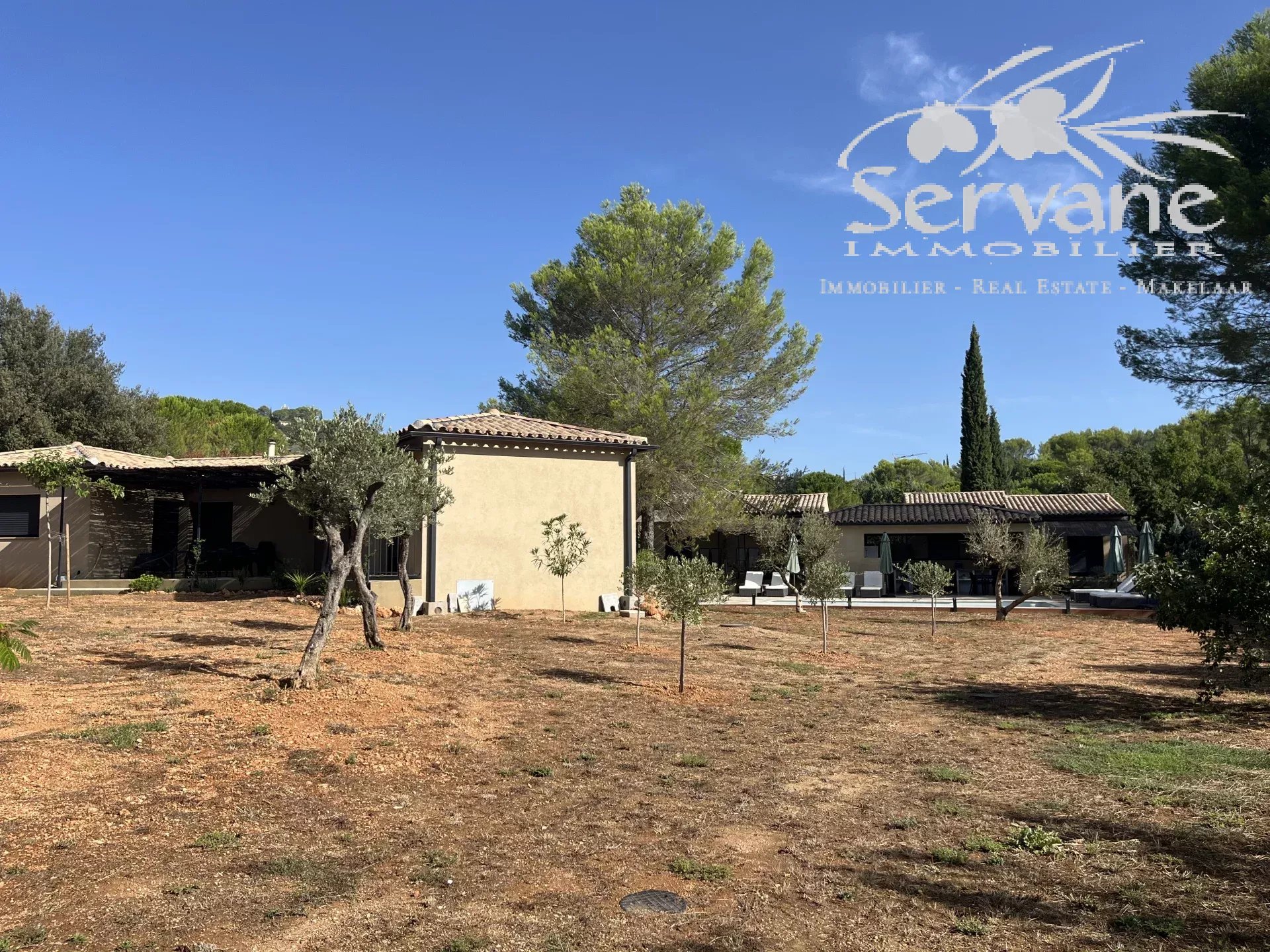 Villa and 4 gites in Cotignac, unique layout with pool house and pool