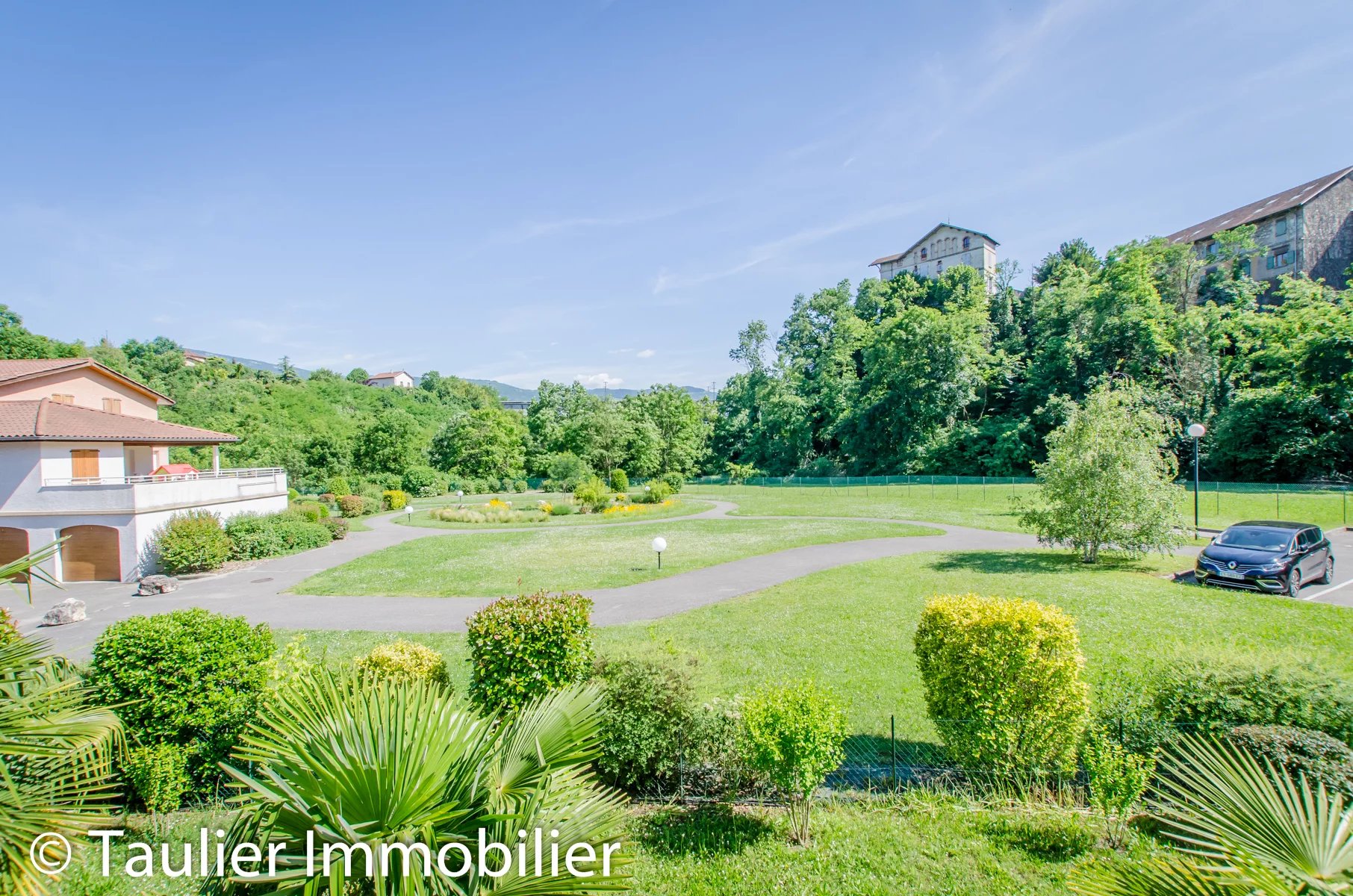 Appart T3 avec terrasse, ascenseur, cave et parking