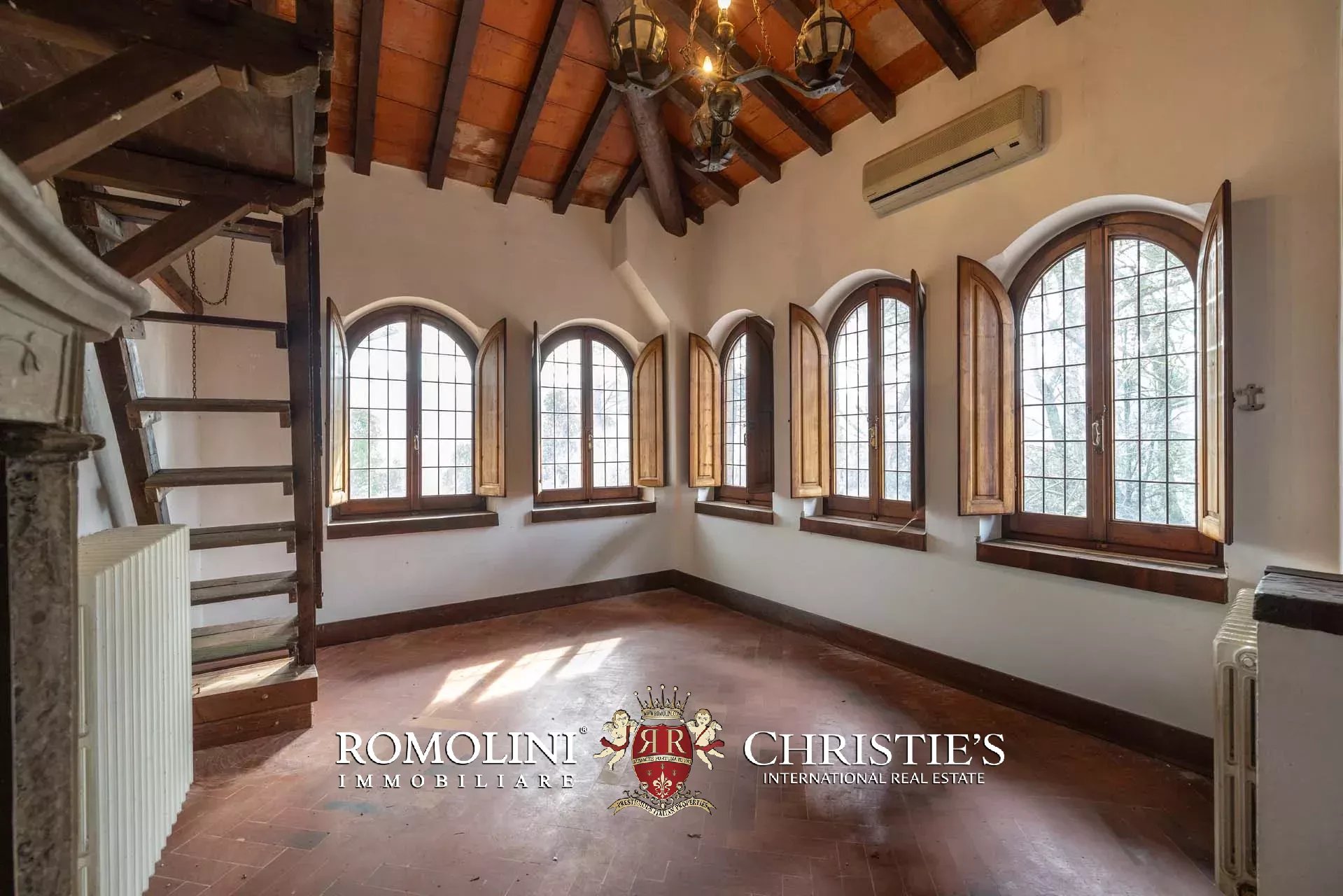 7 Bedroom Villa/Townhouse's Image 35