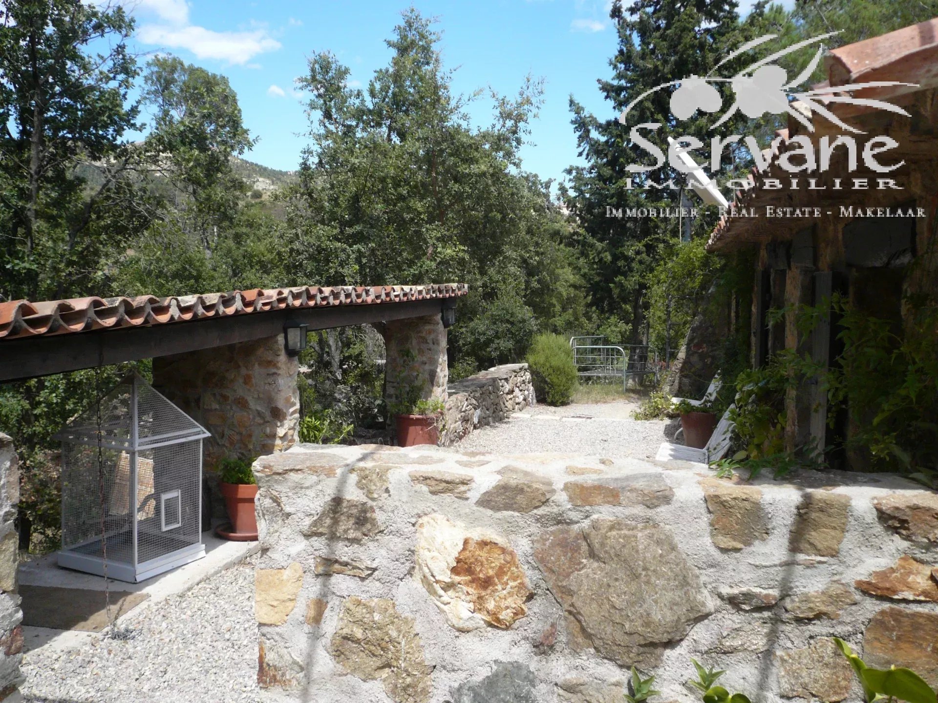 FOR SALE STONE PROPERTY WITH ANNEXES