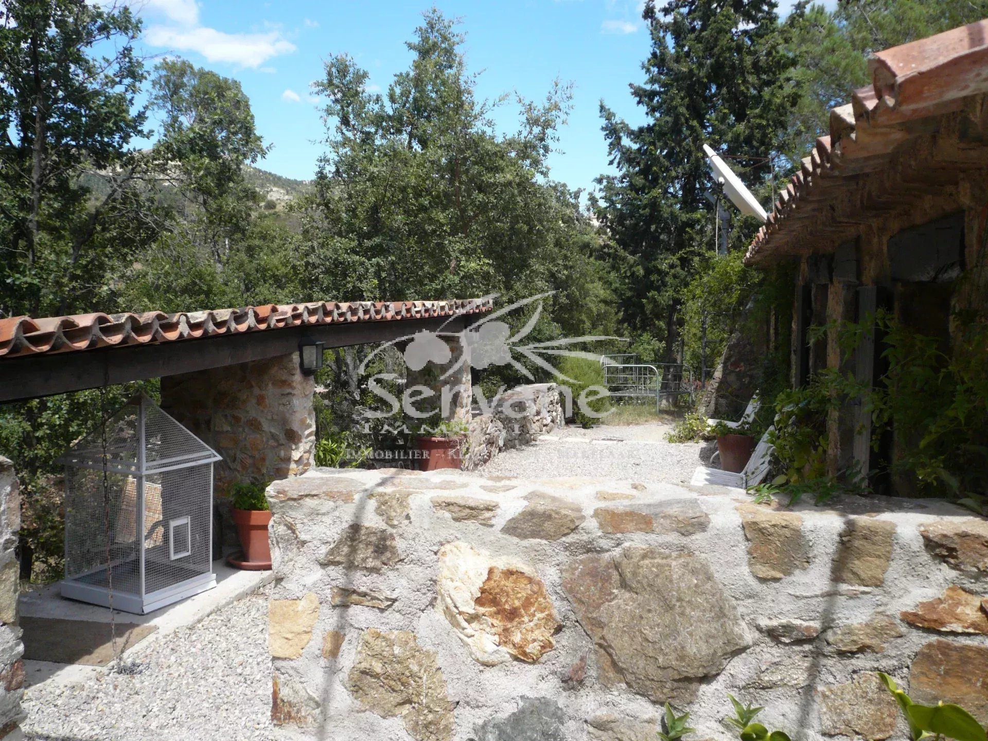 FOR SALE STONE PROPERTY WITH ANNEXES