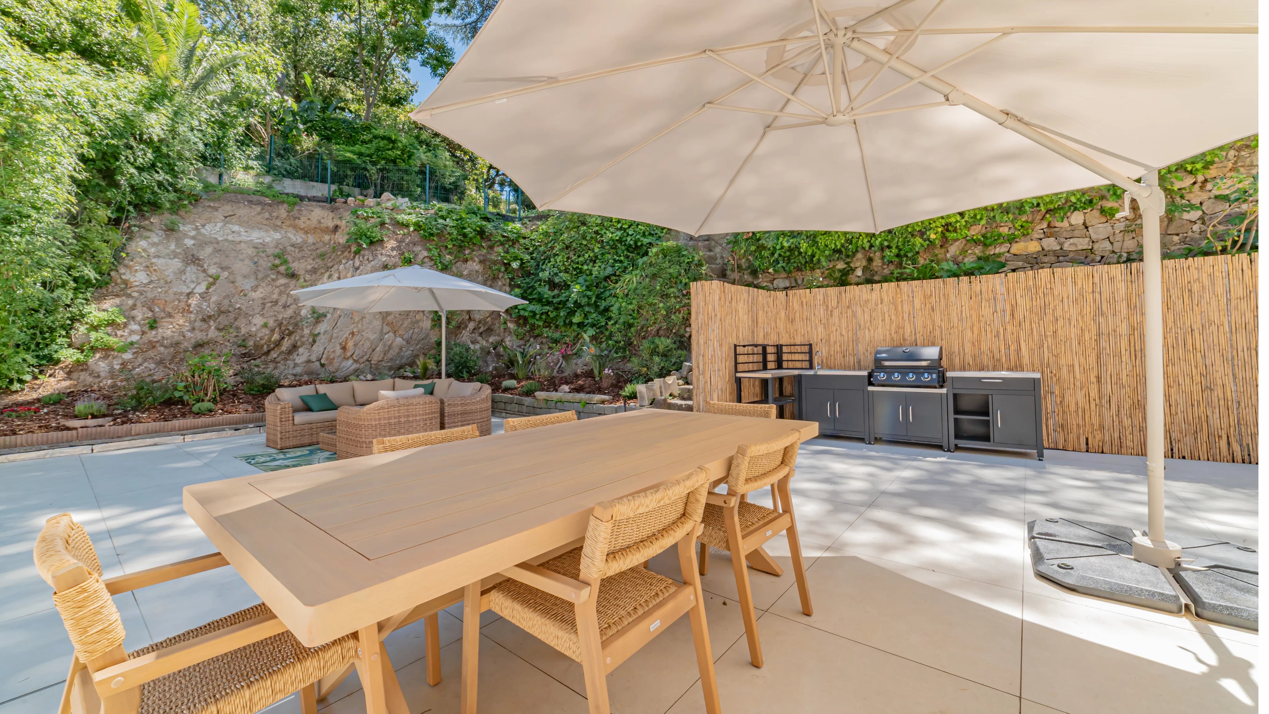 Bel appartement avec large terrasse-jardin