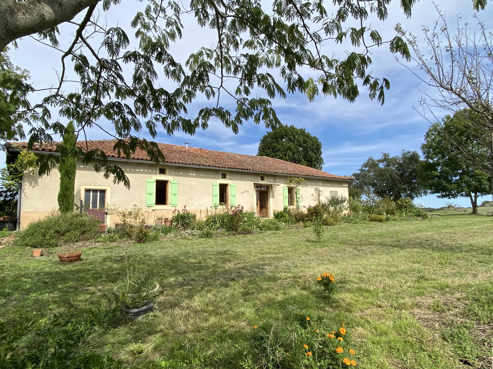 15' Aurignac, charming farmhouse, view of the Pyrenees, on 2079m² of land