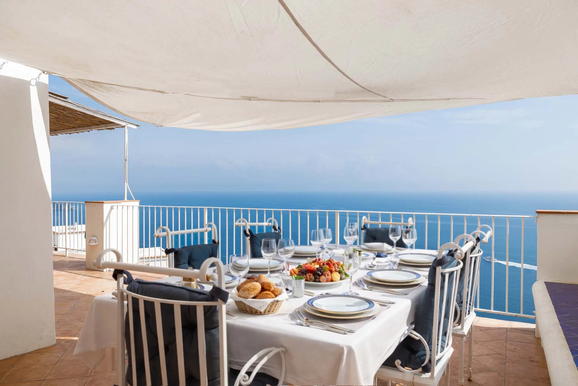 APPARTAMENTO VISTA MARE CON TERRAZZA E GIARDINO IN VENDITA IN COSTIERA AMALFITANA