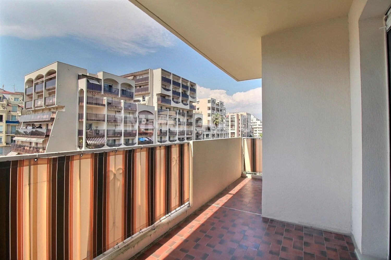 À vendre – 2 pièces avec balcon et cave – Nice Rue de France / Tram Rosa Bonheur