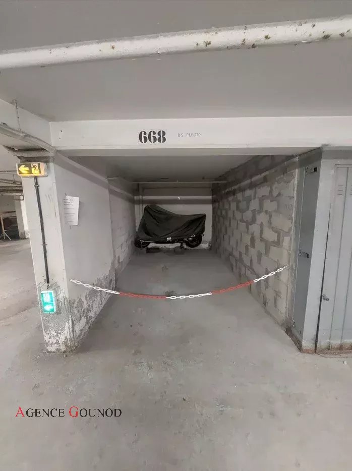 Garage/Parking  - Indoor Parking  - 14.0 m2 -  €45,000 - For sale