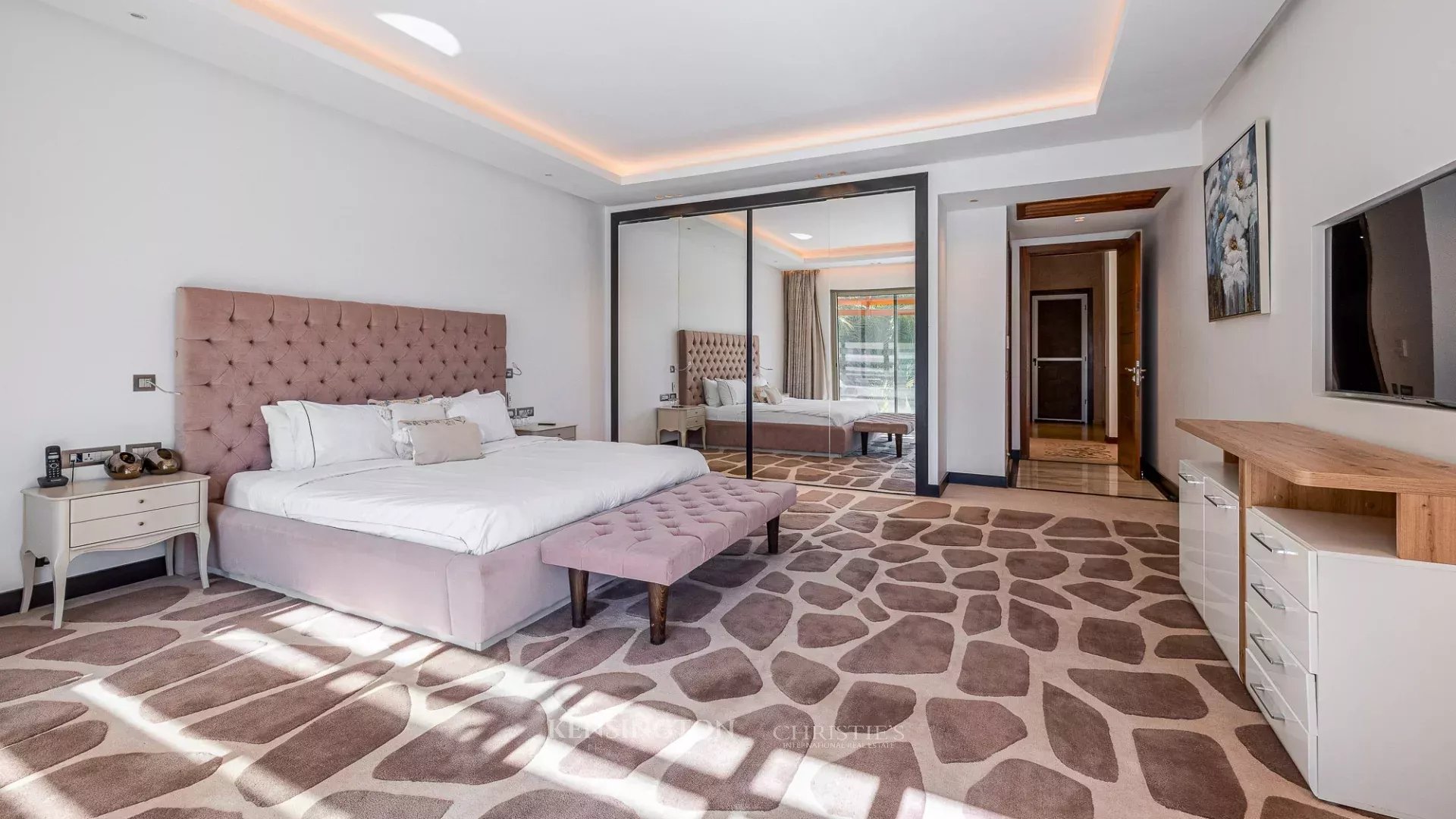 6 Bedroom Villa/Townhouse's Image 46
