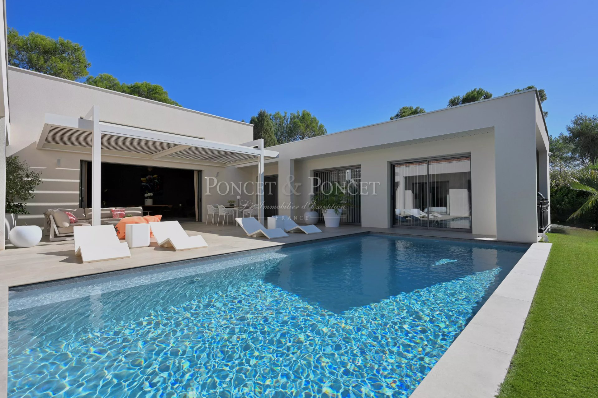 4 Bedroom Villa/Townhouse's Image 7