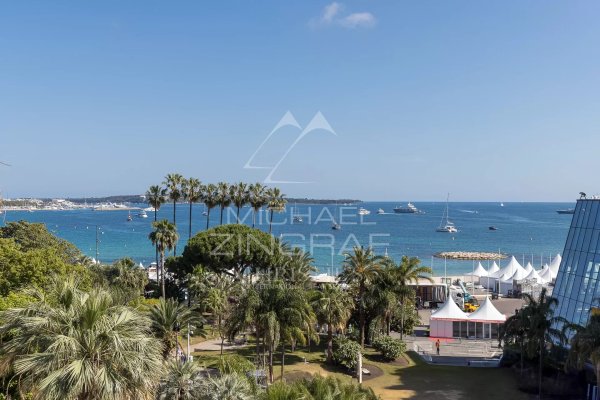 Cannes Croisette - renovated 2 room apartment with sea view — photo 1
