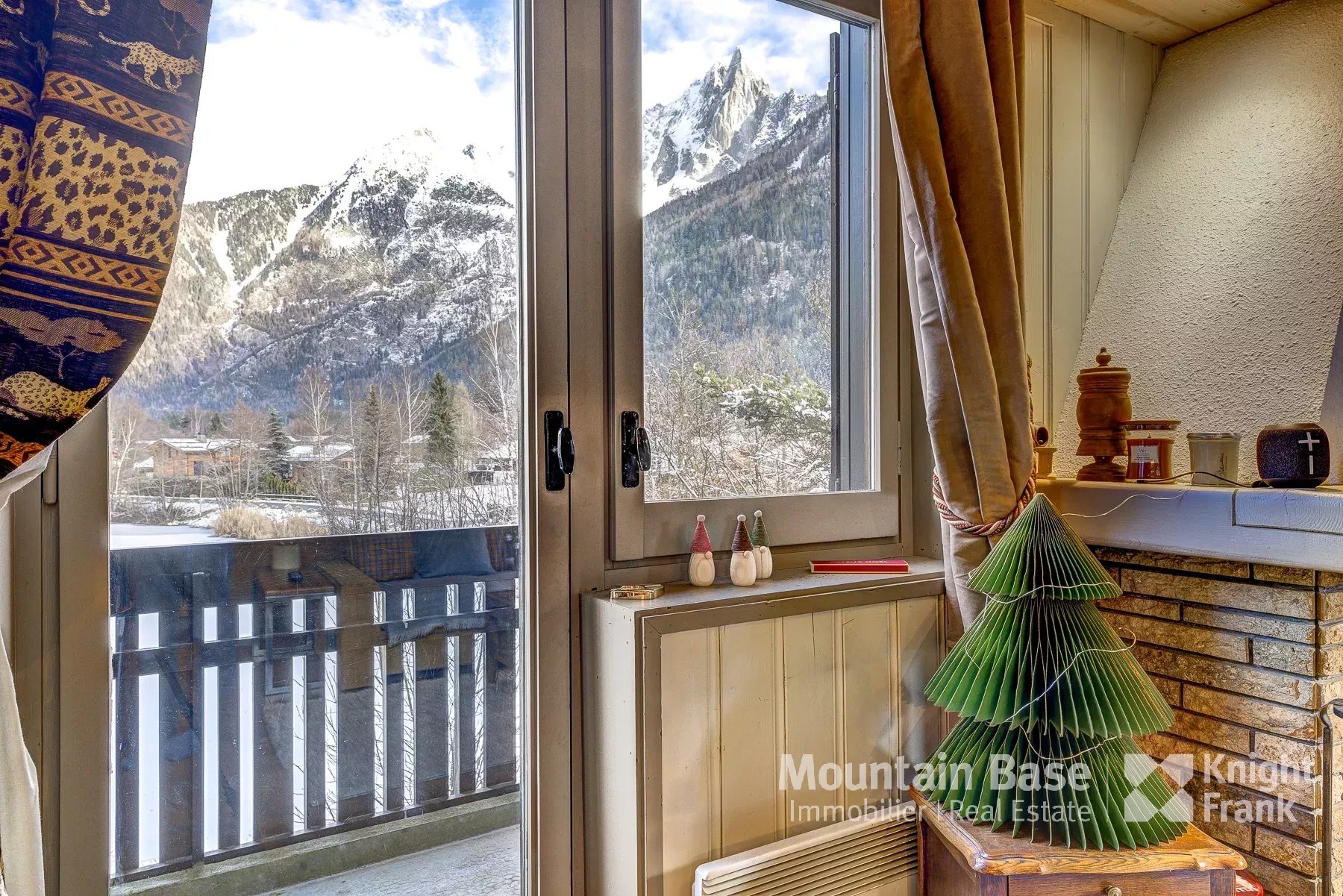 Photo of Dru is beautiful 3-bedroom triplex apartment overlooking the lake situated in Champraz.