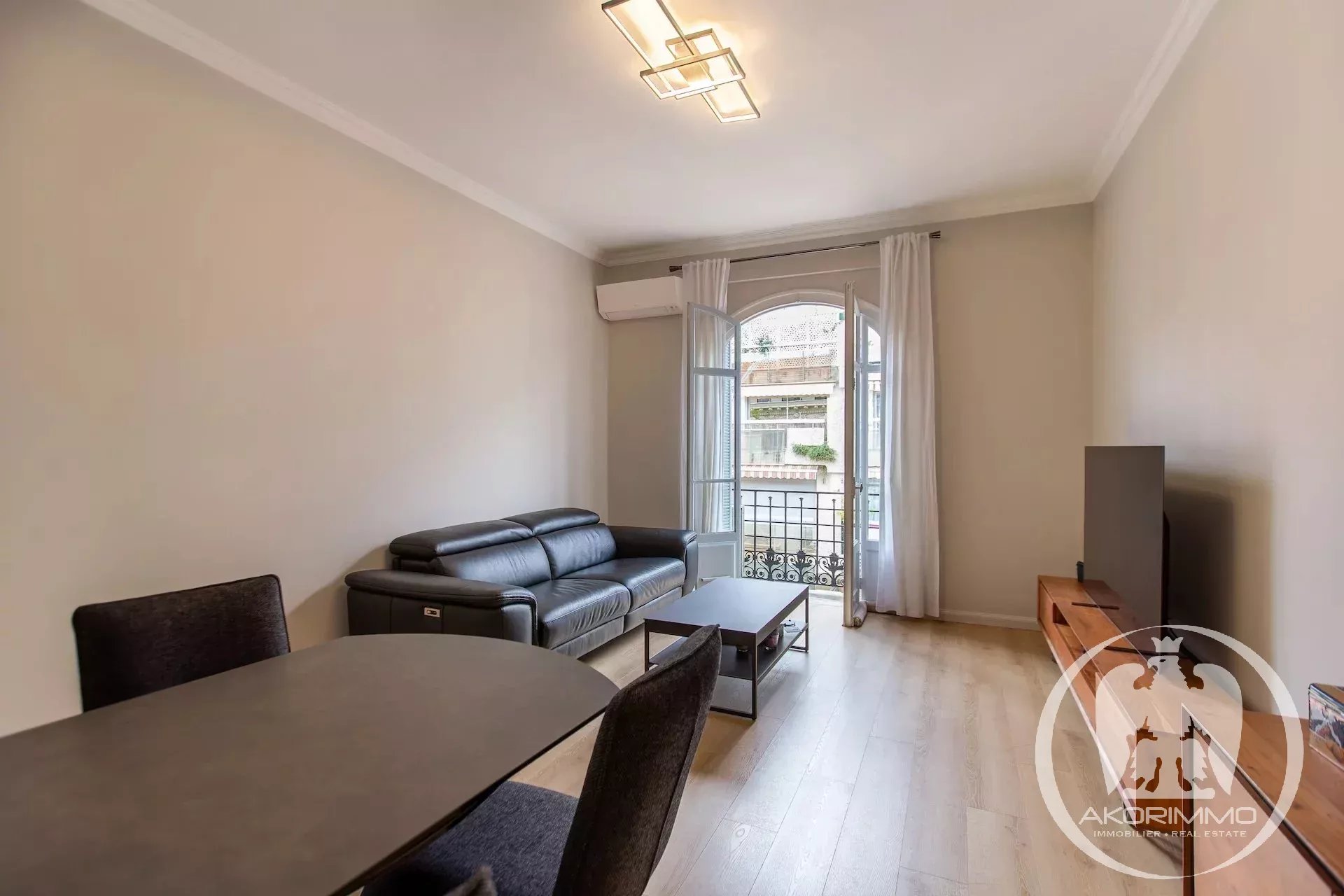 Nice Carré d'or, renovated 3 room apartment, double exposure, 4t
