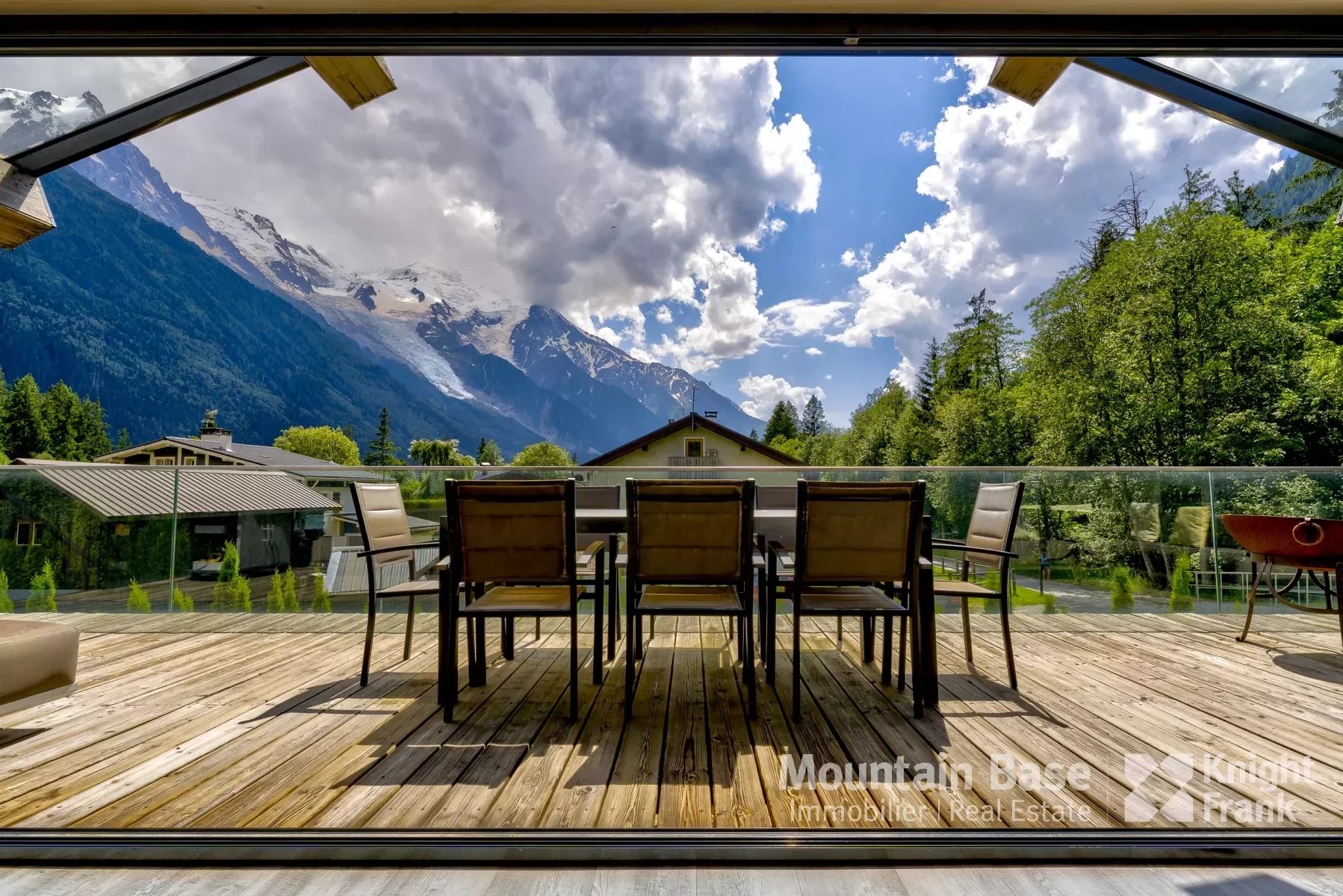 Photo of A modern 4-bedroom, 4-bathroom chalet in the popular location of Les Praz