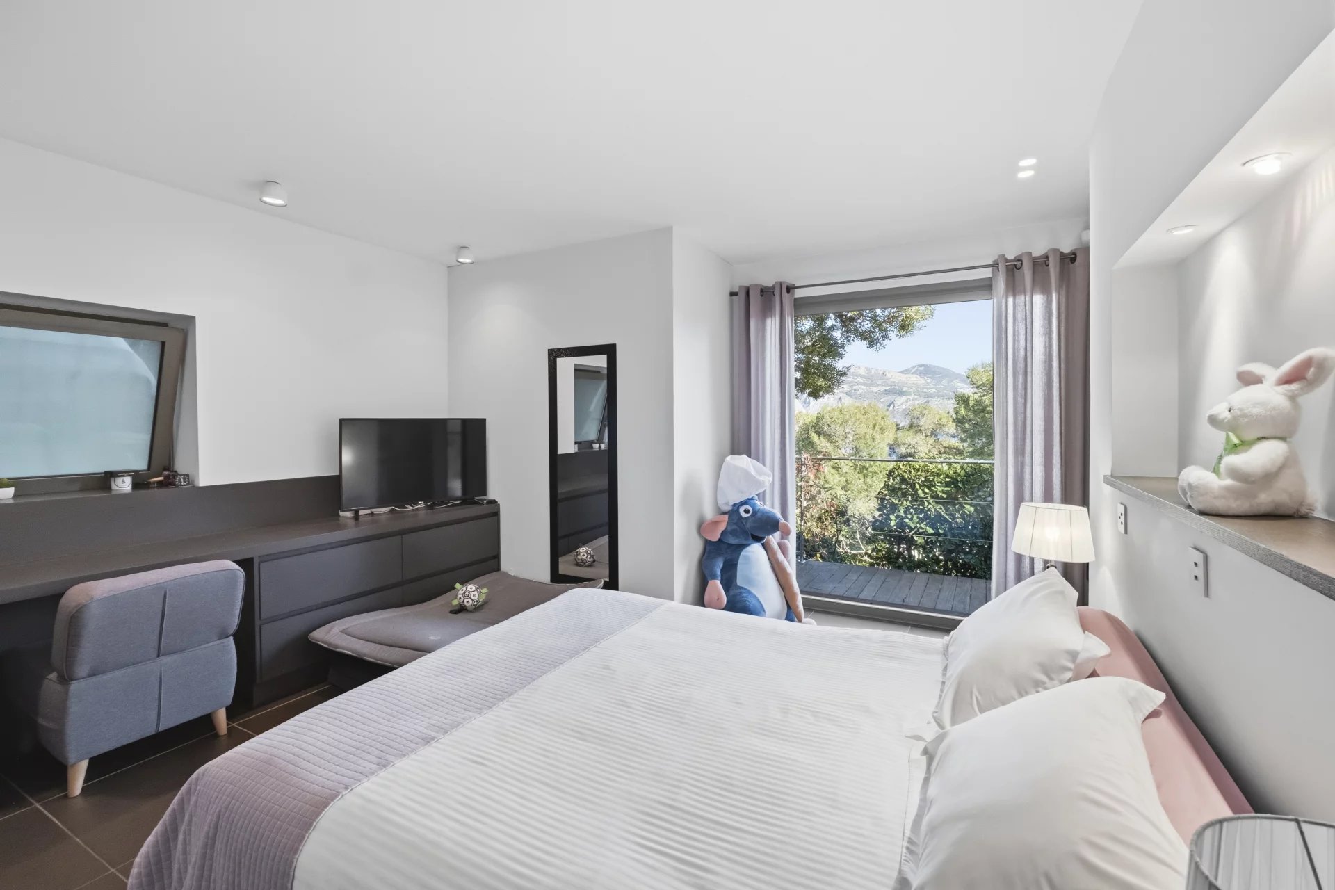 Modern 5-bedroom villa with open views and pool