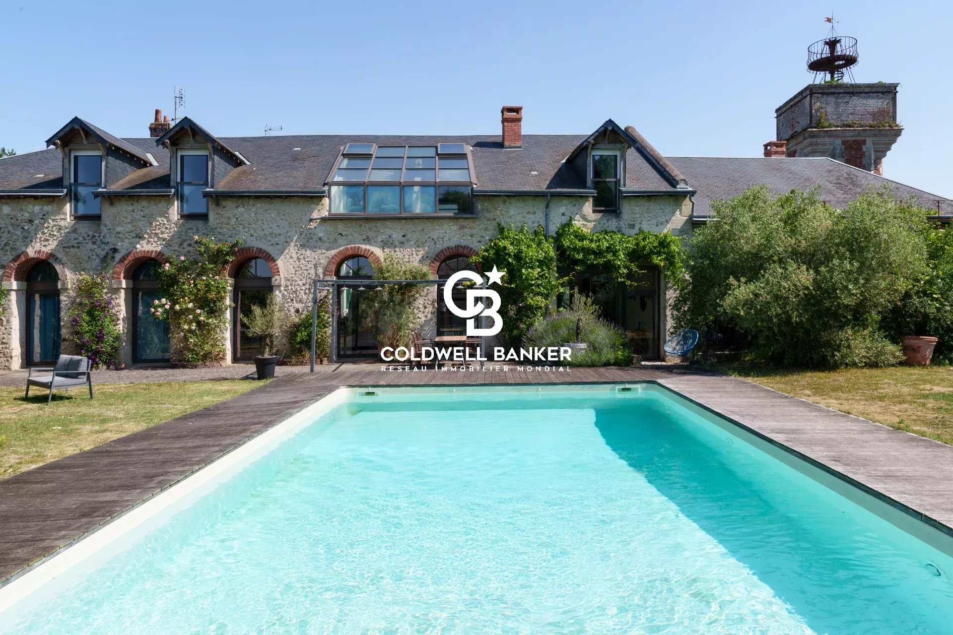 Propriété de charme rénovée avec orangerie et piscine – 20 min de Tours