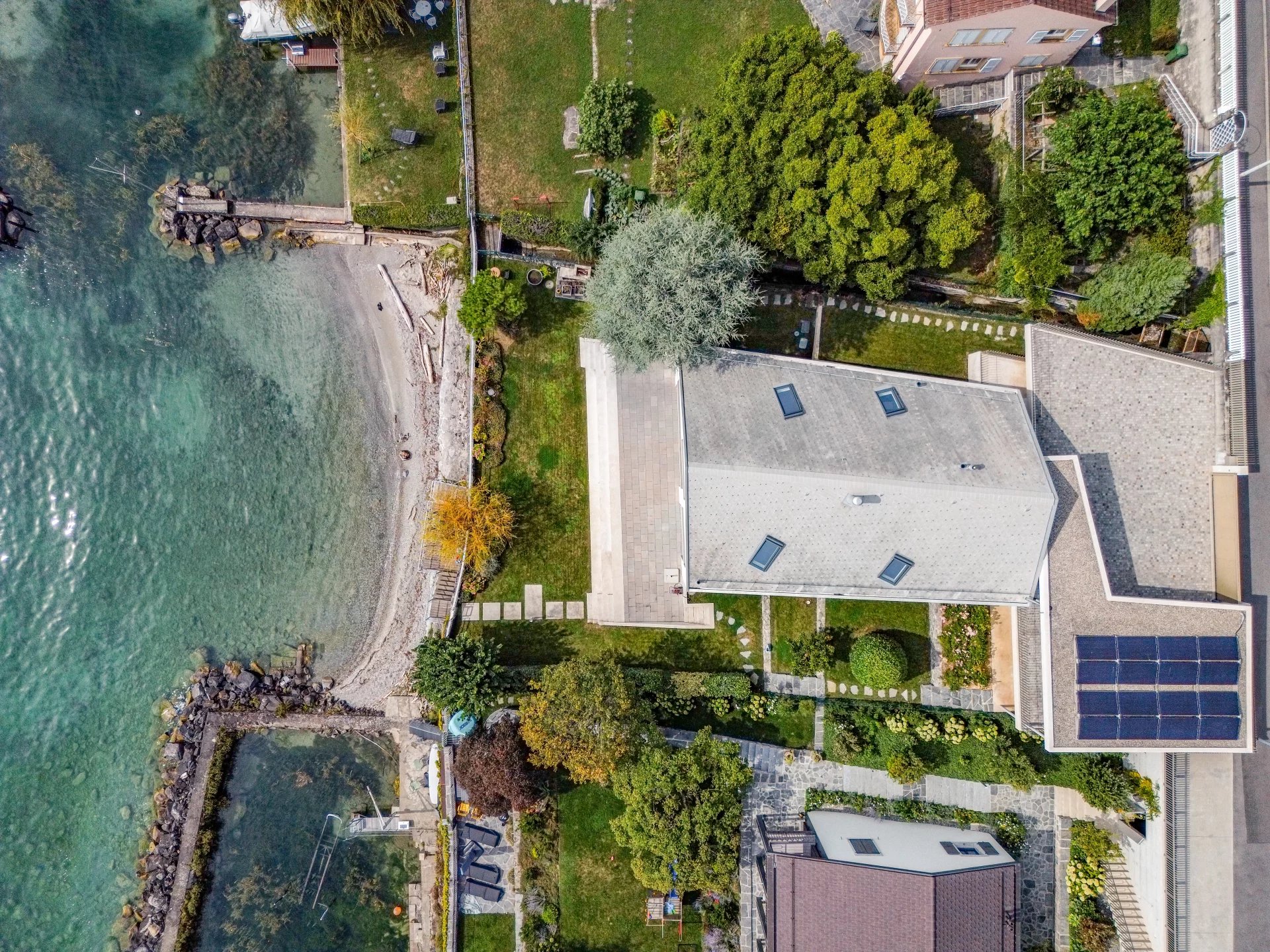 Villa d'exception en première ligne du lac !