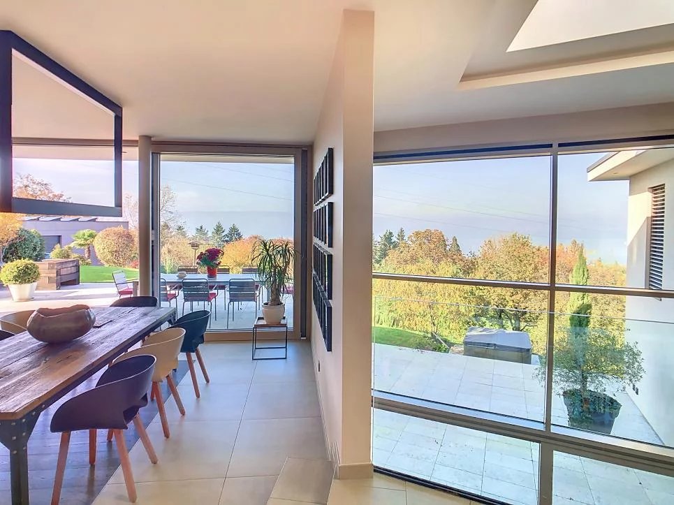 Villa d'architecte en bordure du Golf Resort.