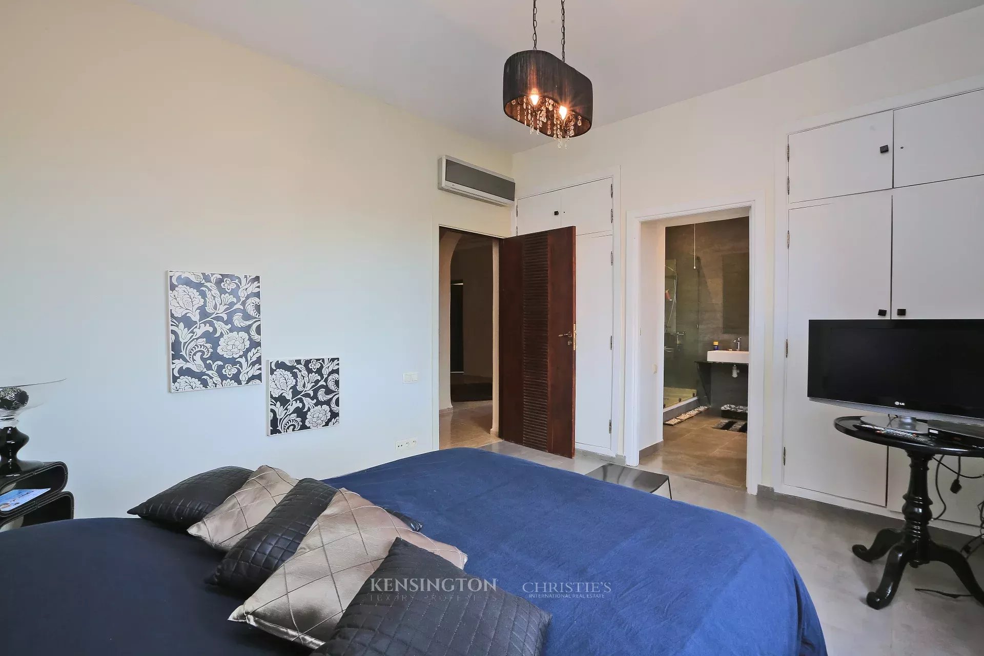 6 Bedroom Villa/Townhouse's Image 27