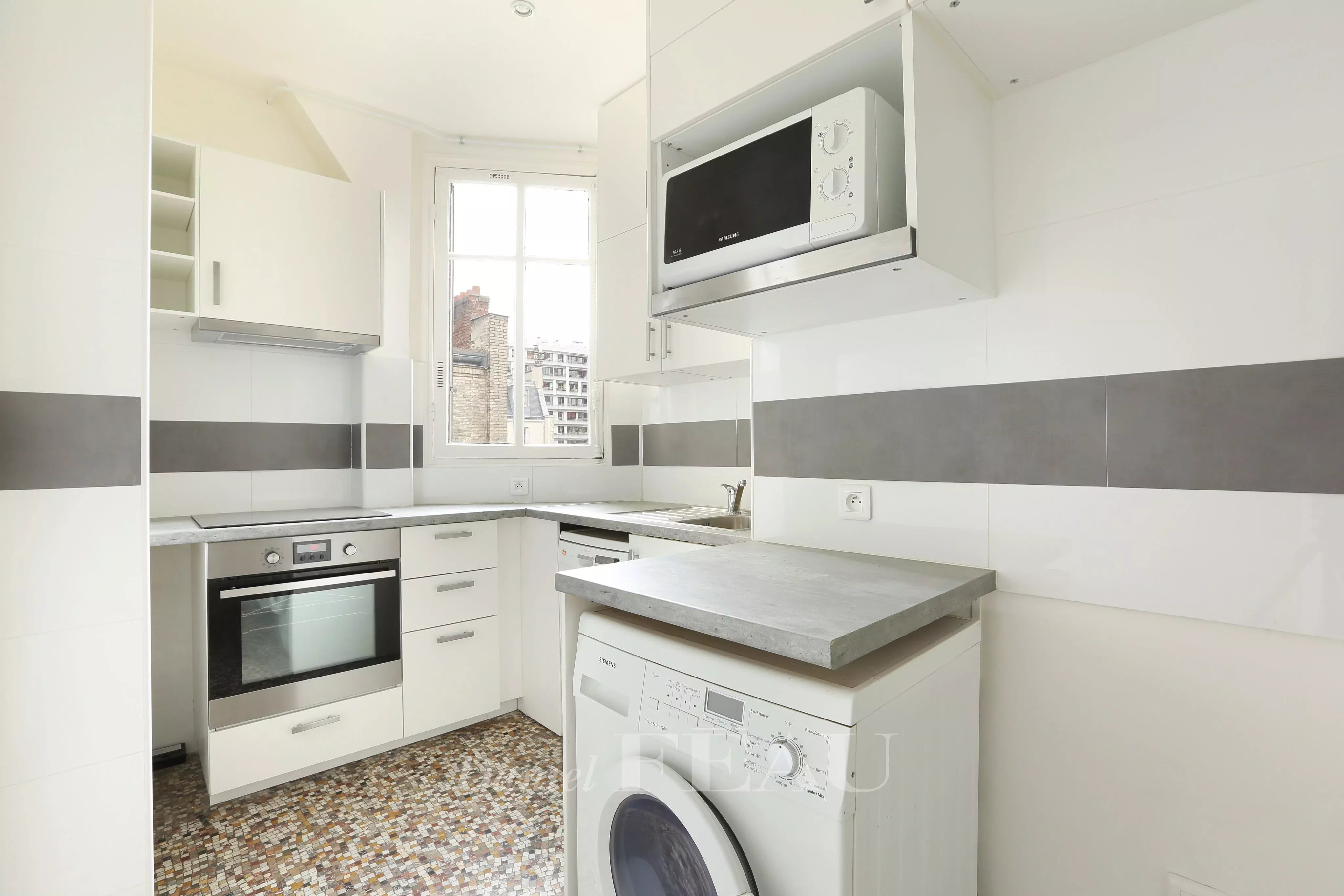 Kitchen Natural light Stainless steel Tile