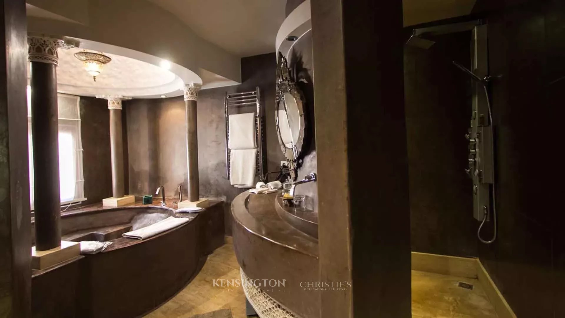 10 Bedroom Villa/Townhouse's Image 16