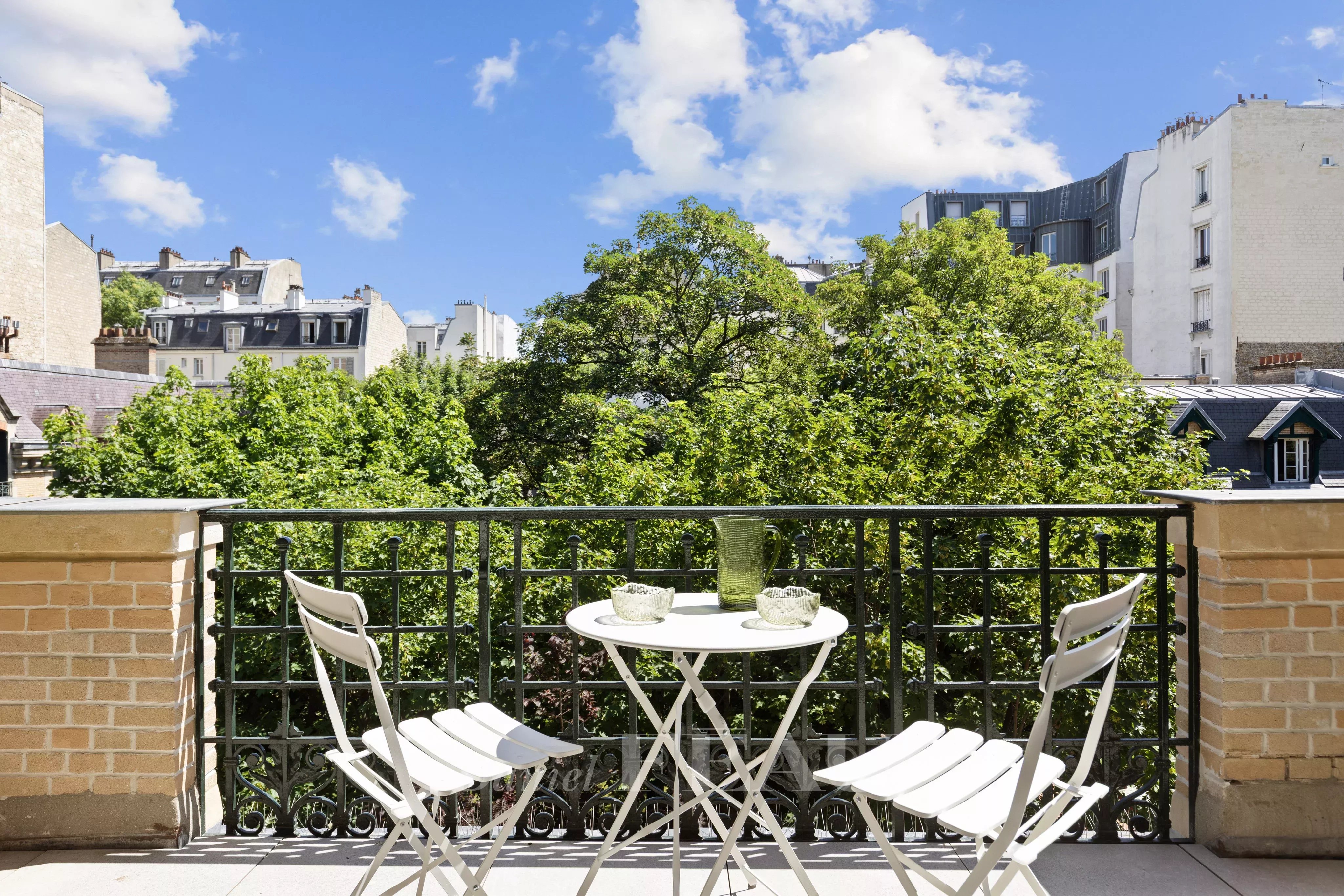 Sale Apartment Paris 17th