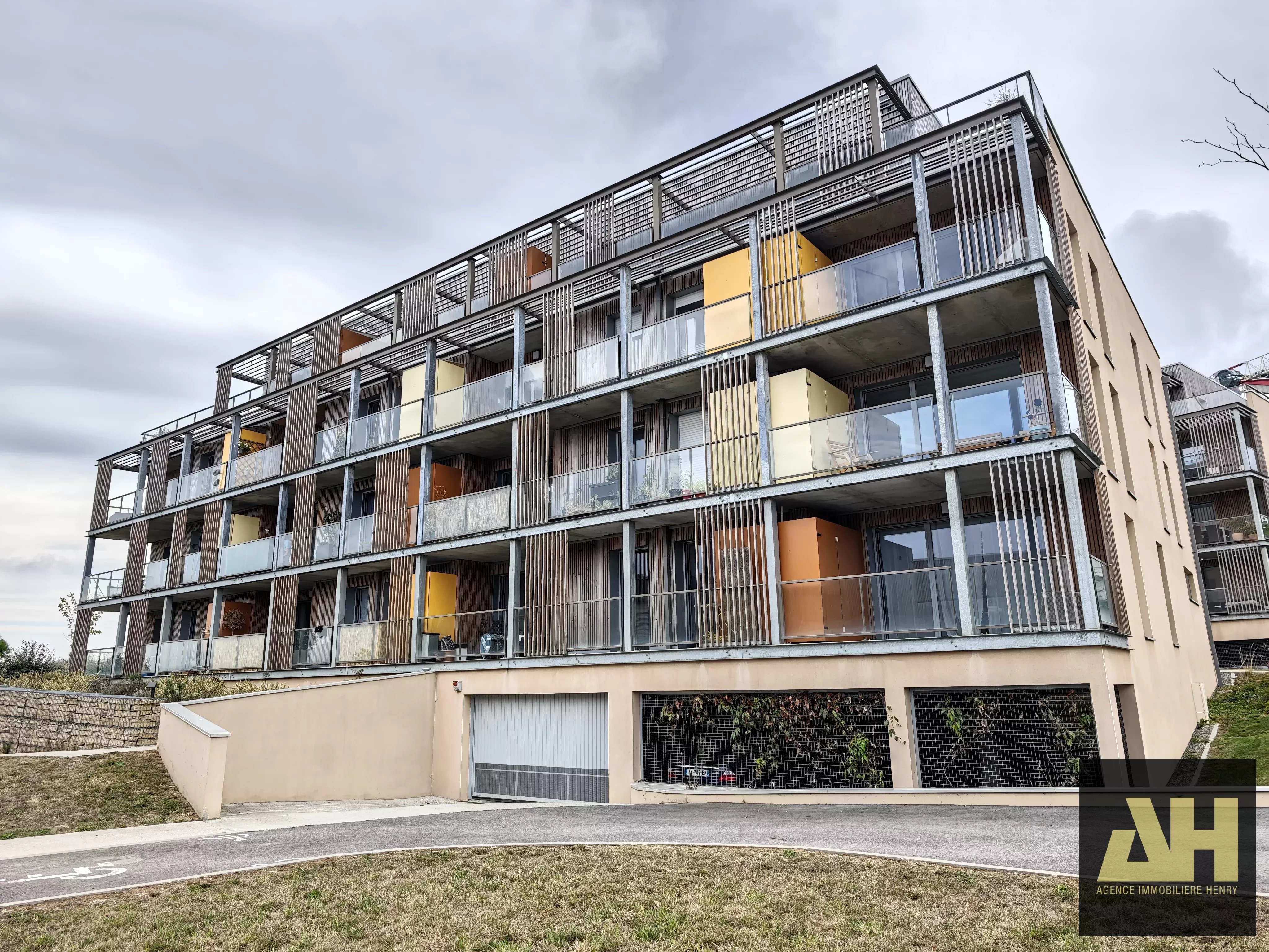 EXCLUSIVITE - BREST SAINTE-ANNE DU PORTZIC - APPARTEMENT T4 DE 78 M² - 1 PLACE DE PARKING PRIVATIVE - ASCENSEUR - CADRE PRIVILEGIE