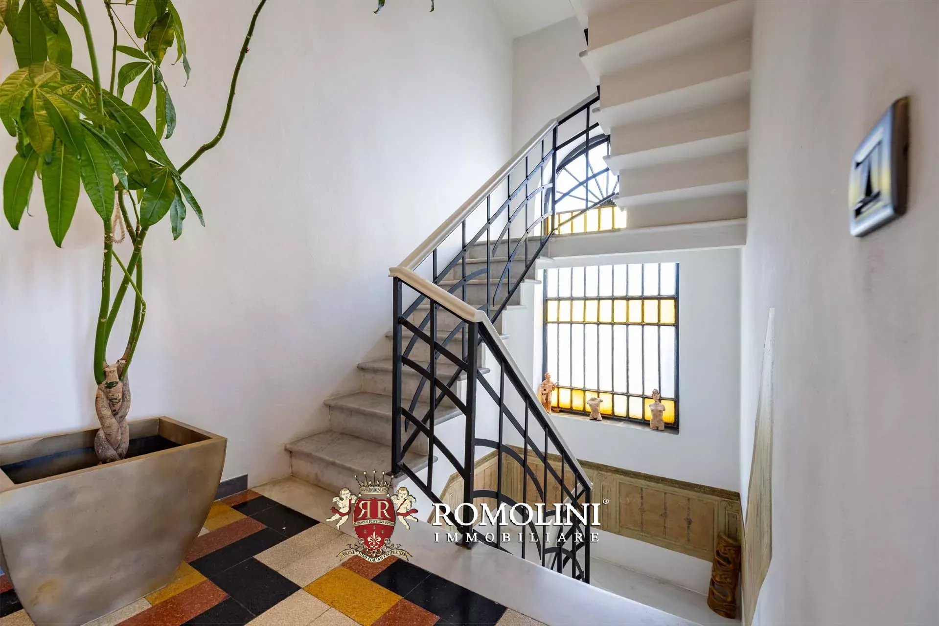 6 Bedroom Villa/Townhouse's Image 40
