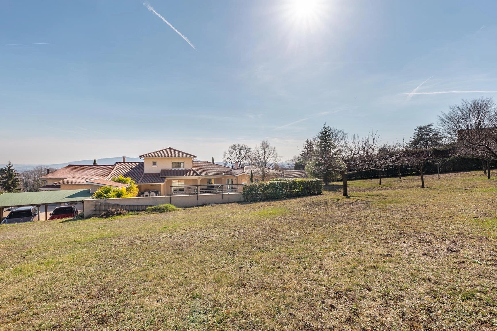 Propriété d'env 240 m² avec piscine sur Morancé