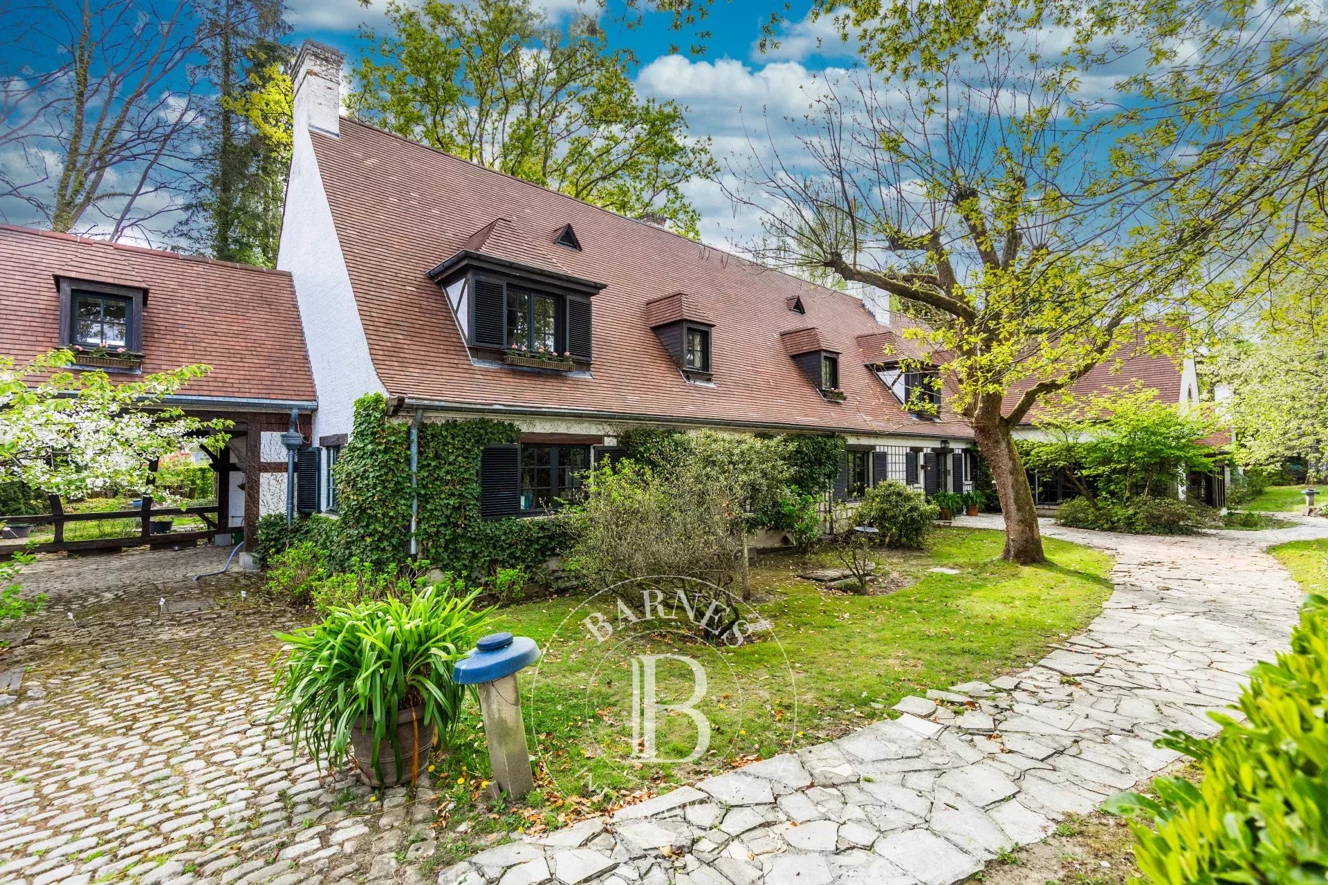 Hoeilaart - Exceptional villa to renovate, close to the Sonian Forest