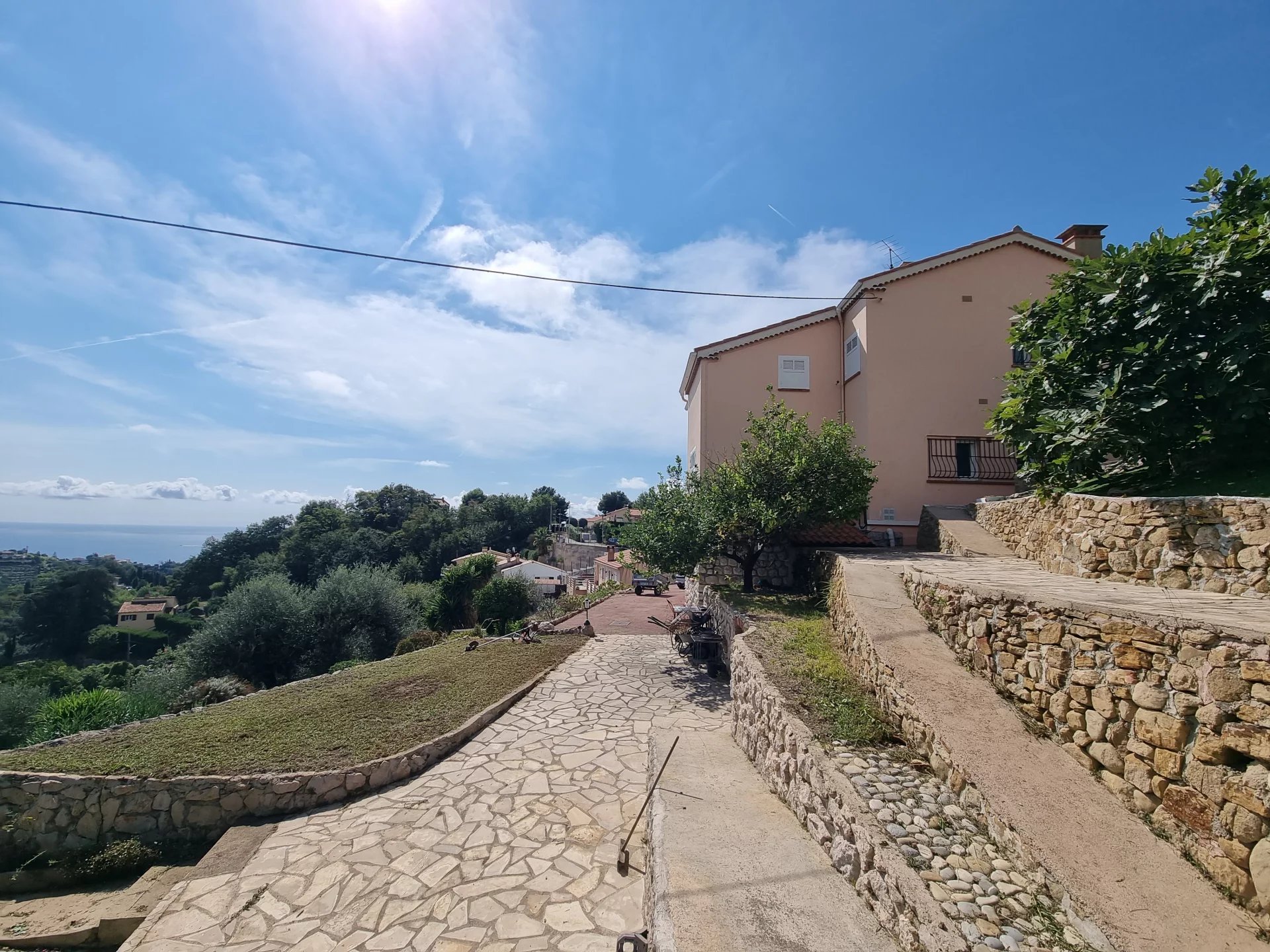 Pretty villa with sea view, 10 minutes from Menton