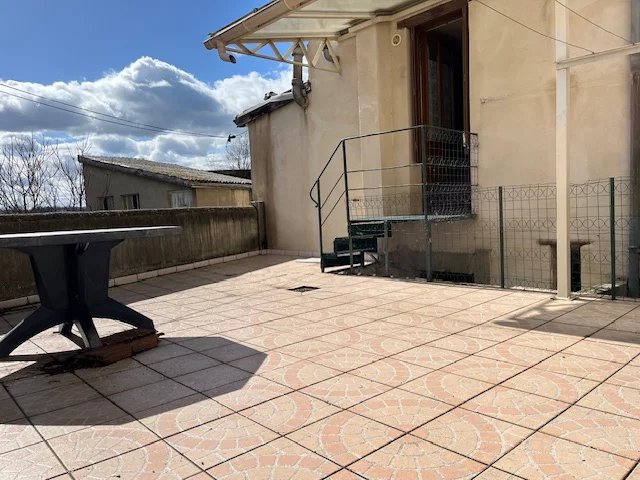 Maison de ville avec grande terrasse et garage