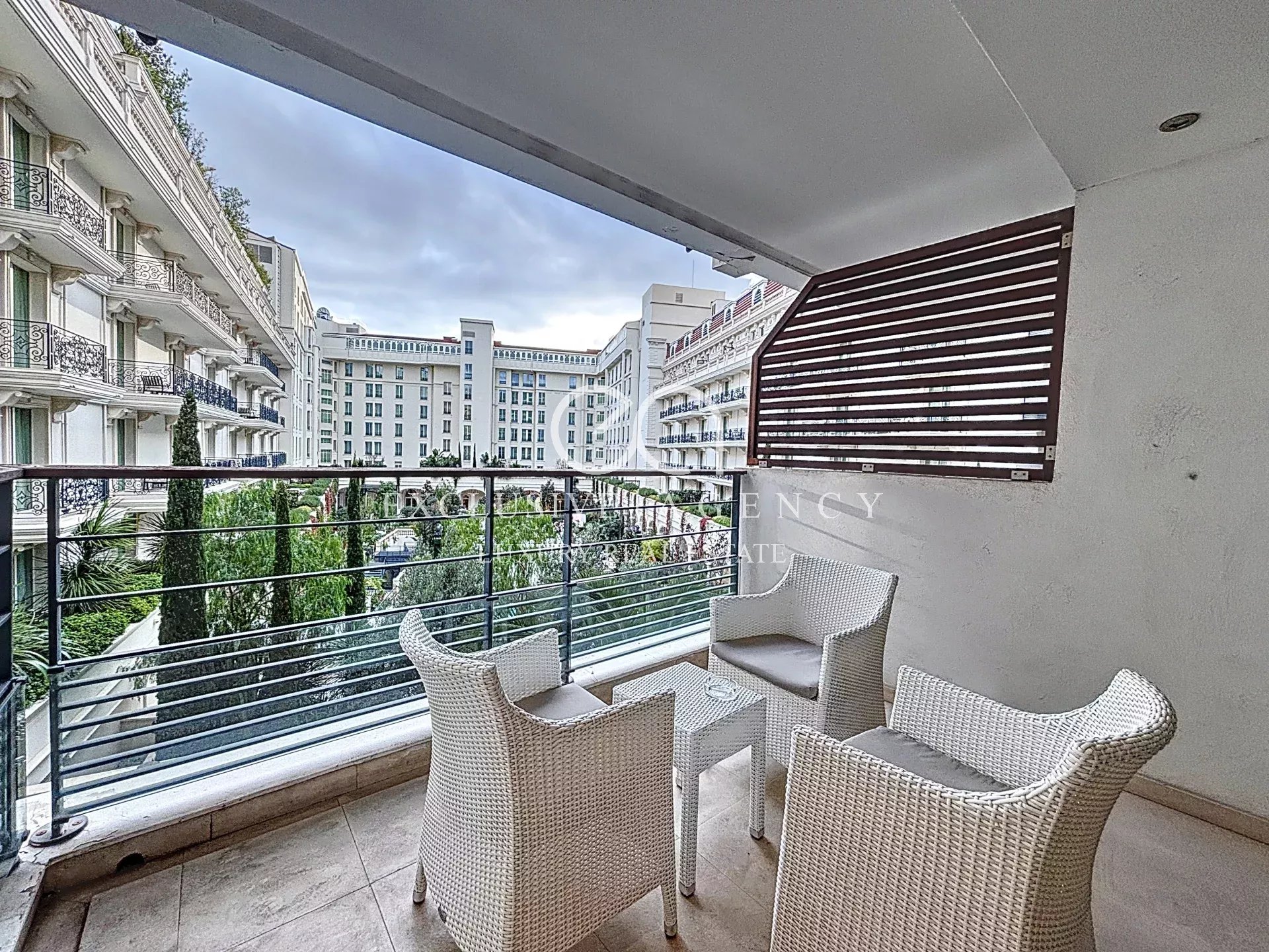 Yearly Luxurious 90 m²  Apartment located at the back of Carlton Hotel