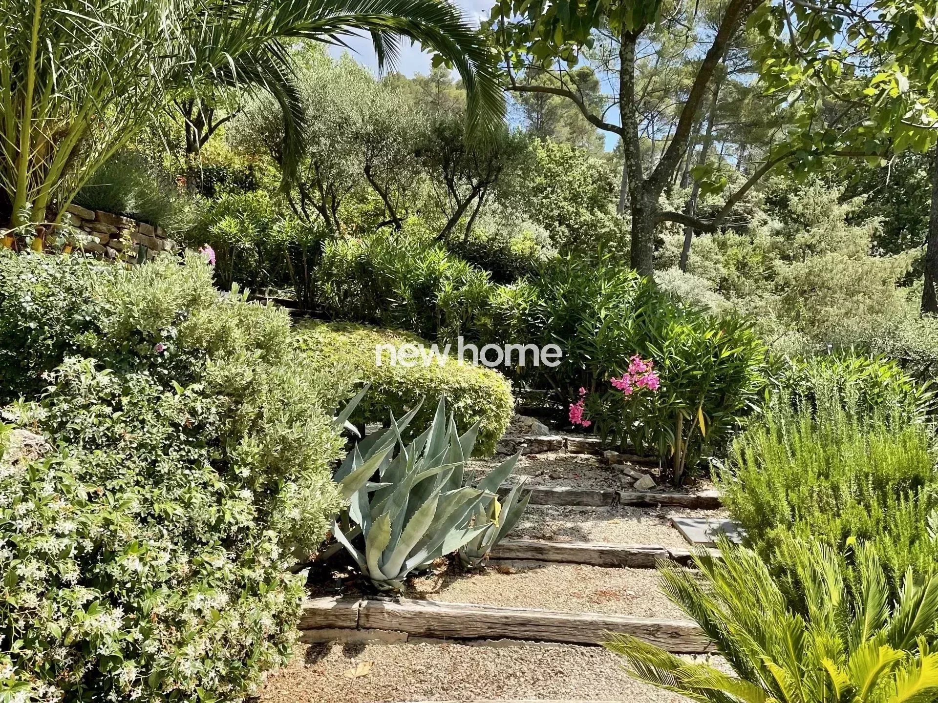 Magnifique villa avec vue panoramique à Lorgues