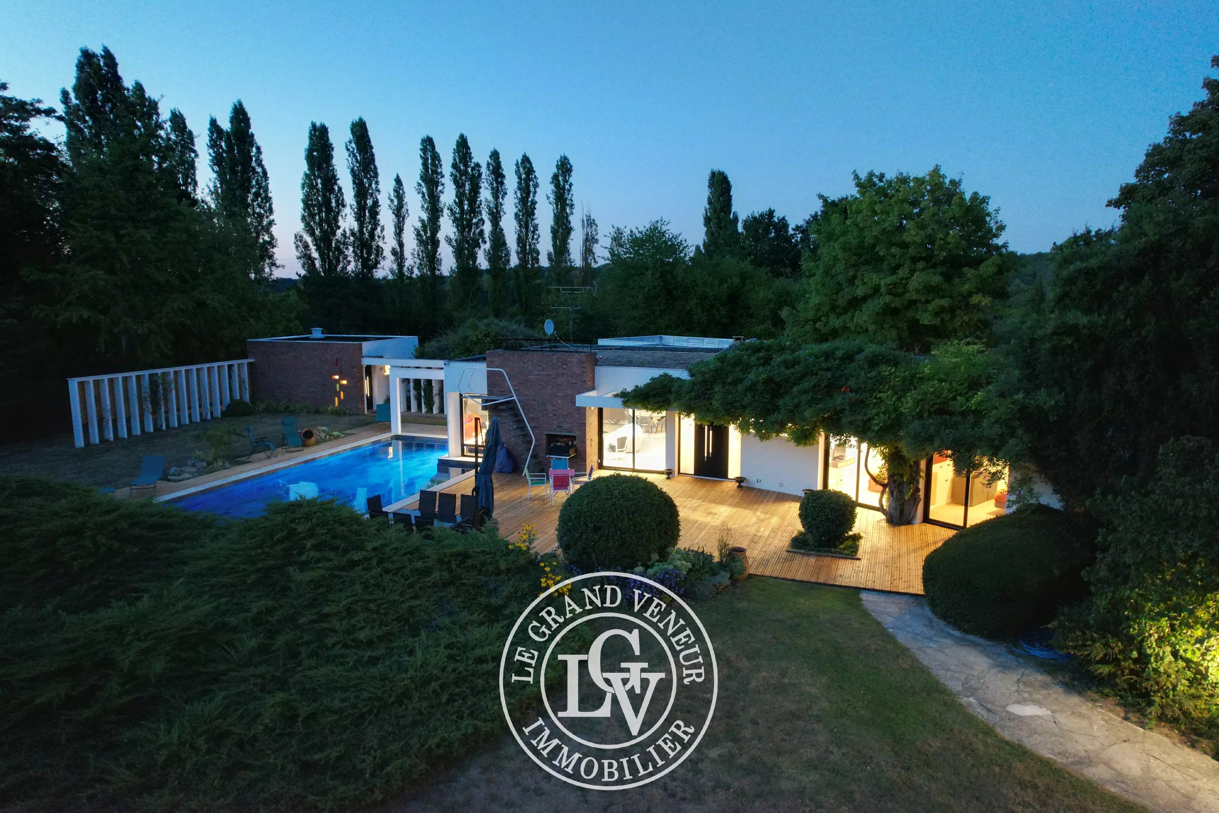 PROCHE FONTAINEBLEAU - 3KM DE LA GARE D'HÉRICY - PROPRIÉTÉ CONTEMPORAINE AVEC SA MAISON D'AMIS