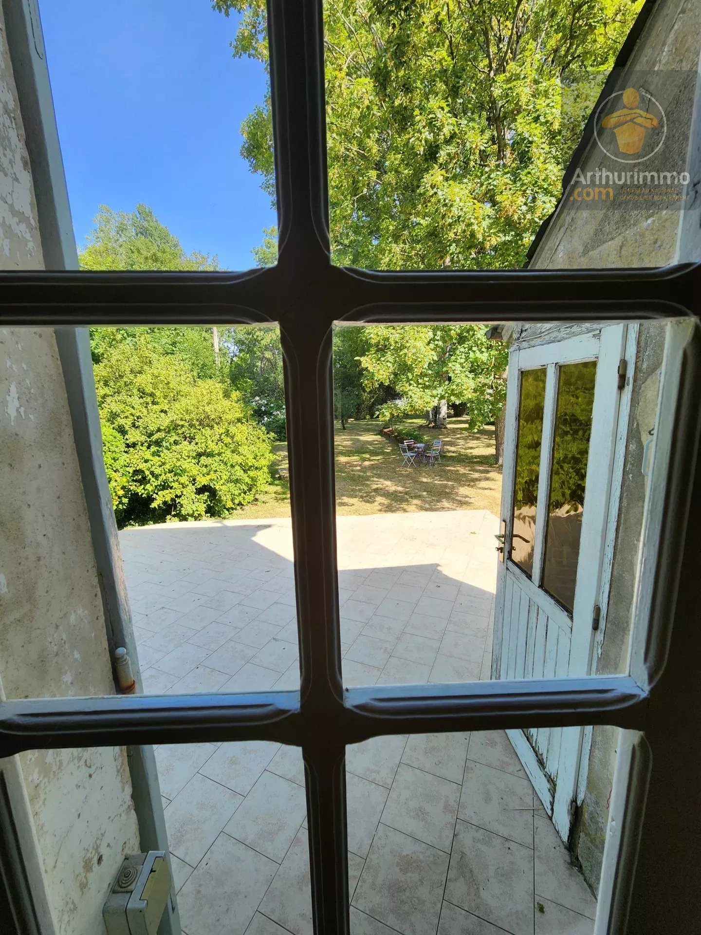 Maison pleine de charme avec son parc arboré — photo 15