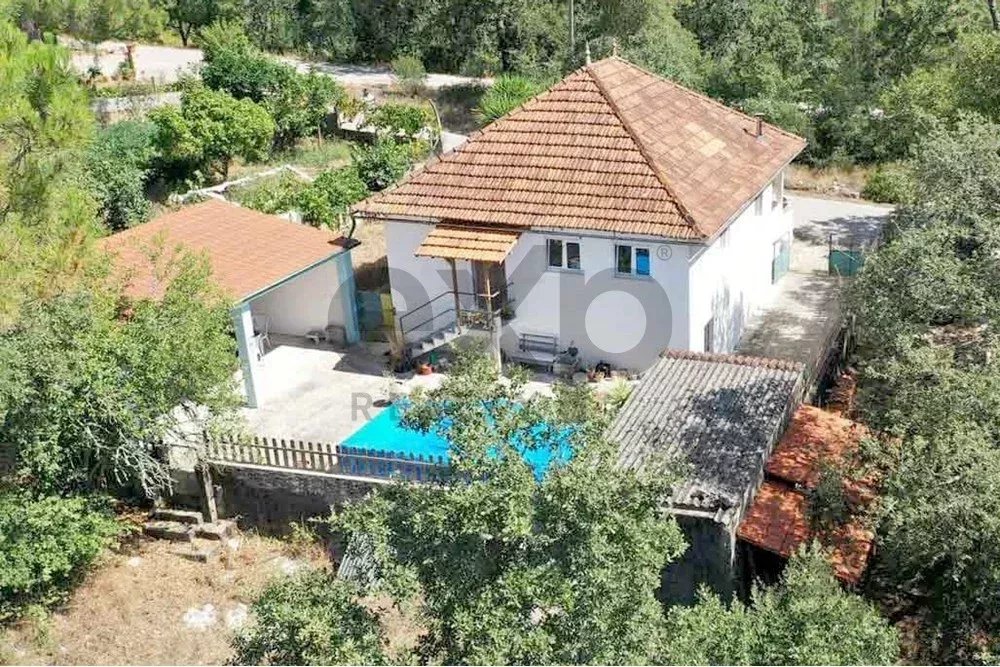 Encantador Bungalow T2 com Garagem, Terreno e Vista Magnífica perto de Ansião