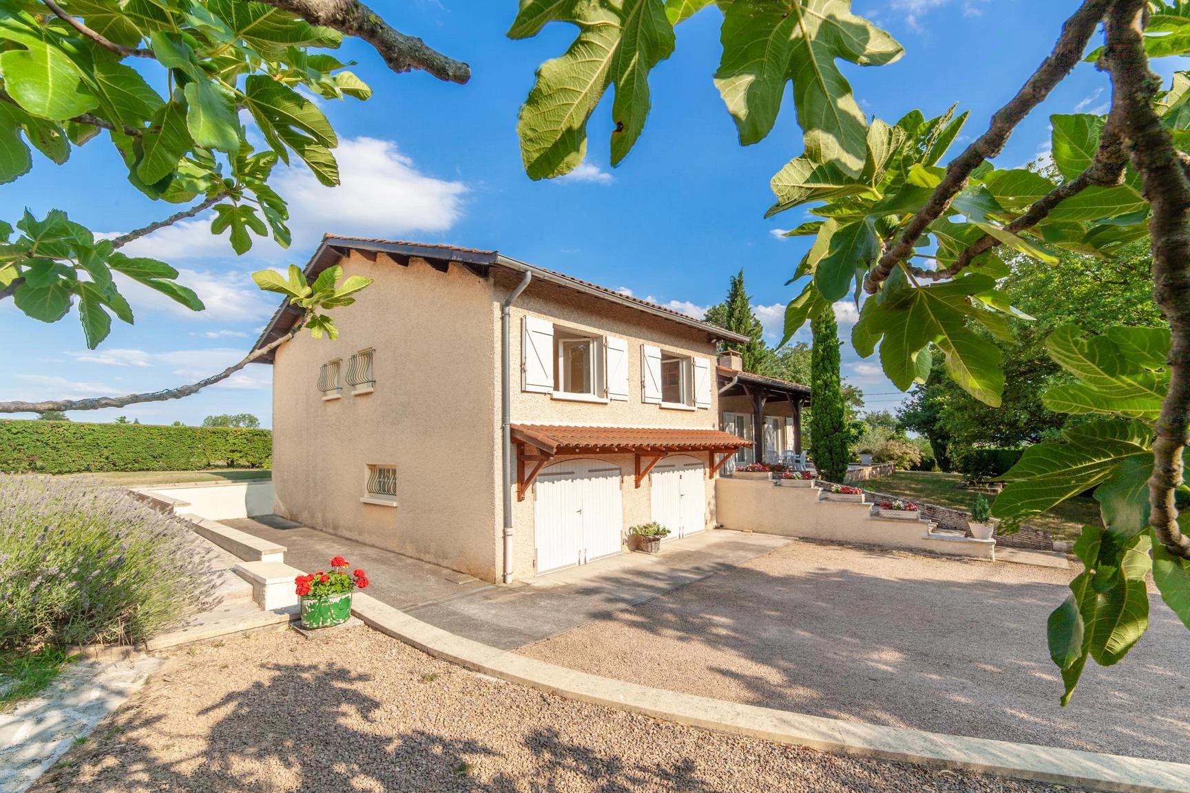 Maison sur demi-niveau au calme