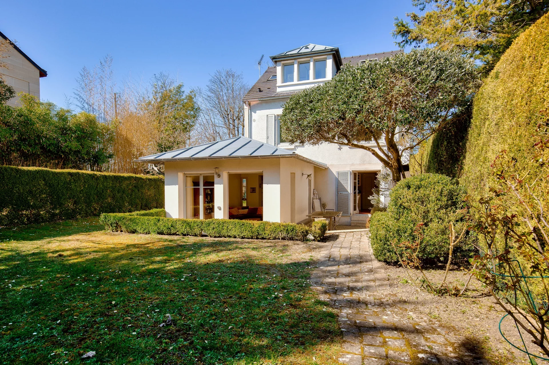 Rueil-Malmaison - PREHATCHED WOOD